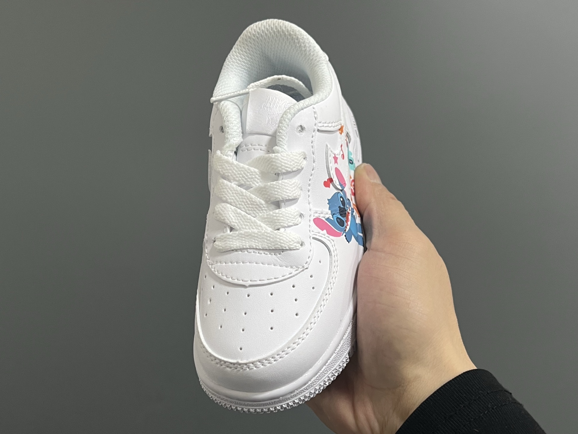 图片[3]-NK新款空一号卡通低帮鞋带款儿童休闲板鞋 尺码：22-35码 经典空军一号款式🆕 优质皮料拼接，质感满满‼️ 精致卡通印花，可爱又有趣✨ 百搭又时髦get✔️-选品中心