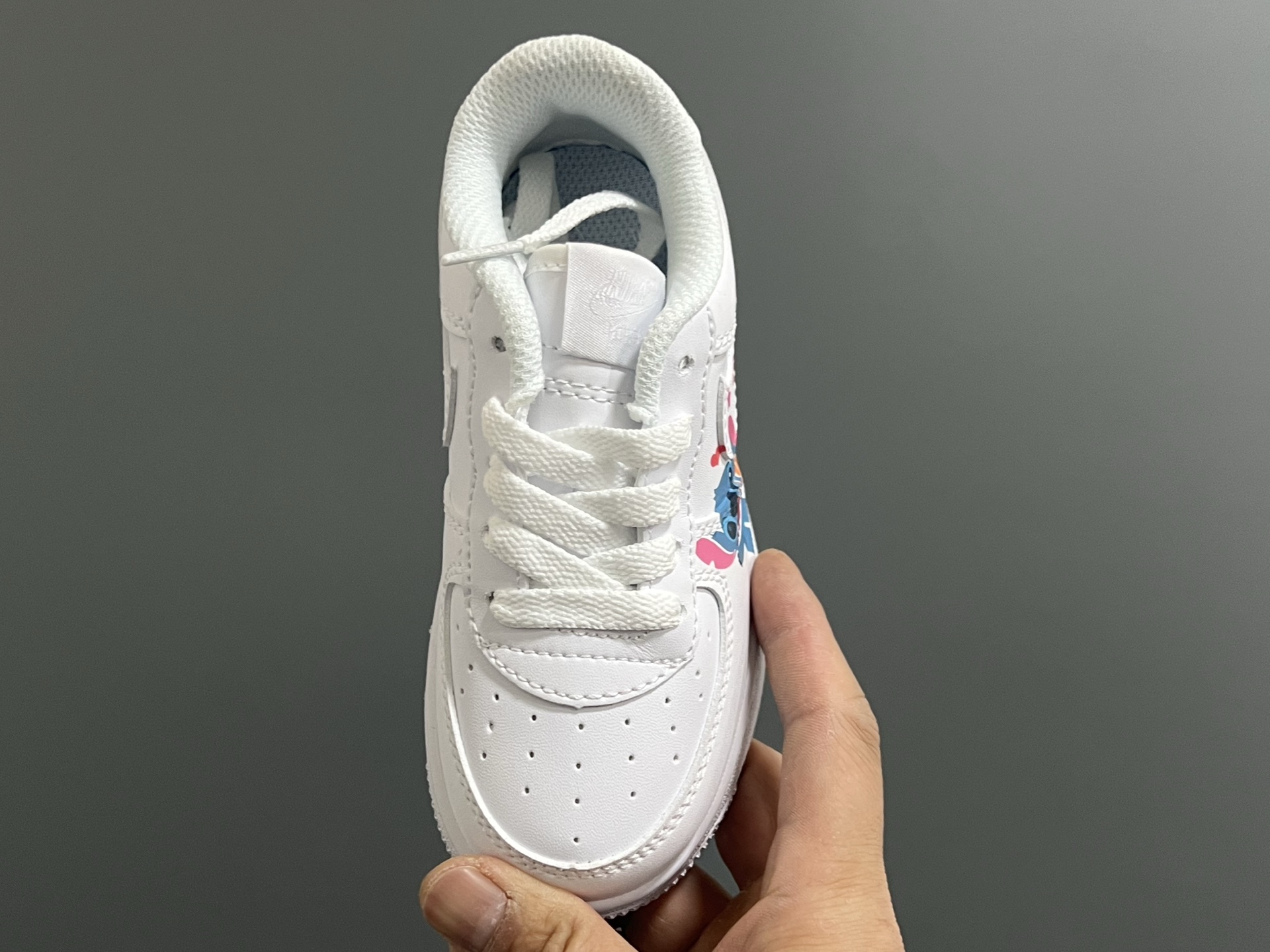 图片[8]-NK新款空一号卡通低帮鞋带款儿童休闲板鞋 尺码：22-35码 经典空军一号款式🆕 优质皮料拼接，质感满满‼️ 精致卡通印花，可爱又有趣✨ 百搭又时髦get✔️-选品中心