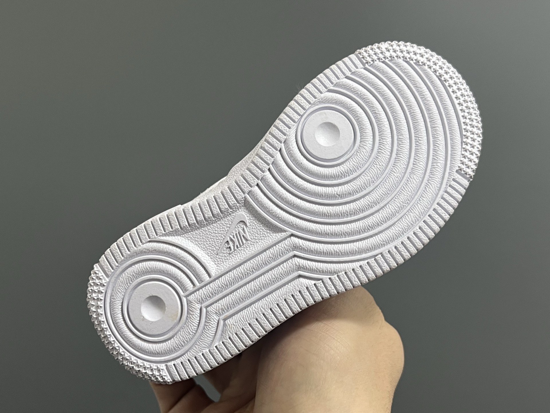 图片[5]-NK新款空一号卡通低帮鞋带款儿童休闲板鞋 尺码：22-35码 经典空军一号款式🆕 优质皮料拼接，质感满满‼️ 精致卡通印花，可爱又有趣✨ 百搭又时髦get✔️-选品中心