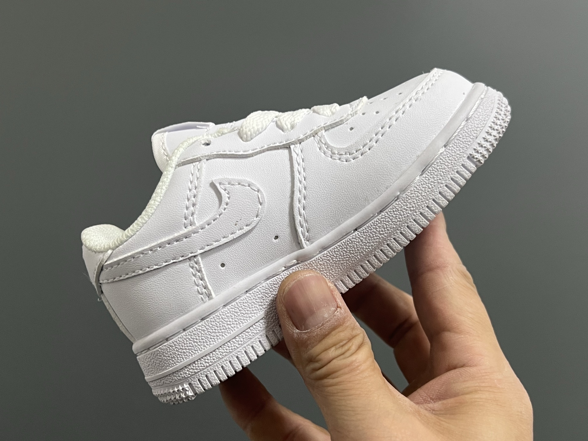 图片[6]-NK新款空一号卡通低帮鞋带款儿童休闲板鞋 尺码：22-35码 经典空军一号款式🆕 优质皮料拼接，质感满满‼️ 精致卡通印花，可爱又有趣✨ 百搭又时髦get✔️-选品中心