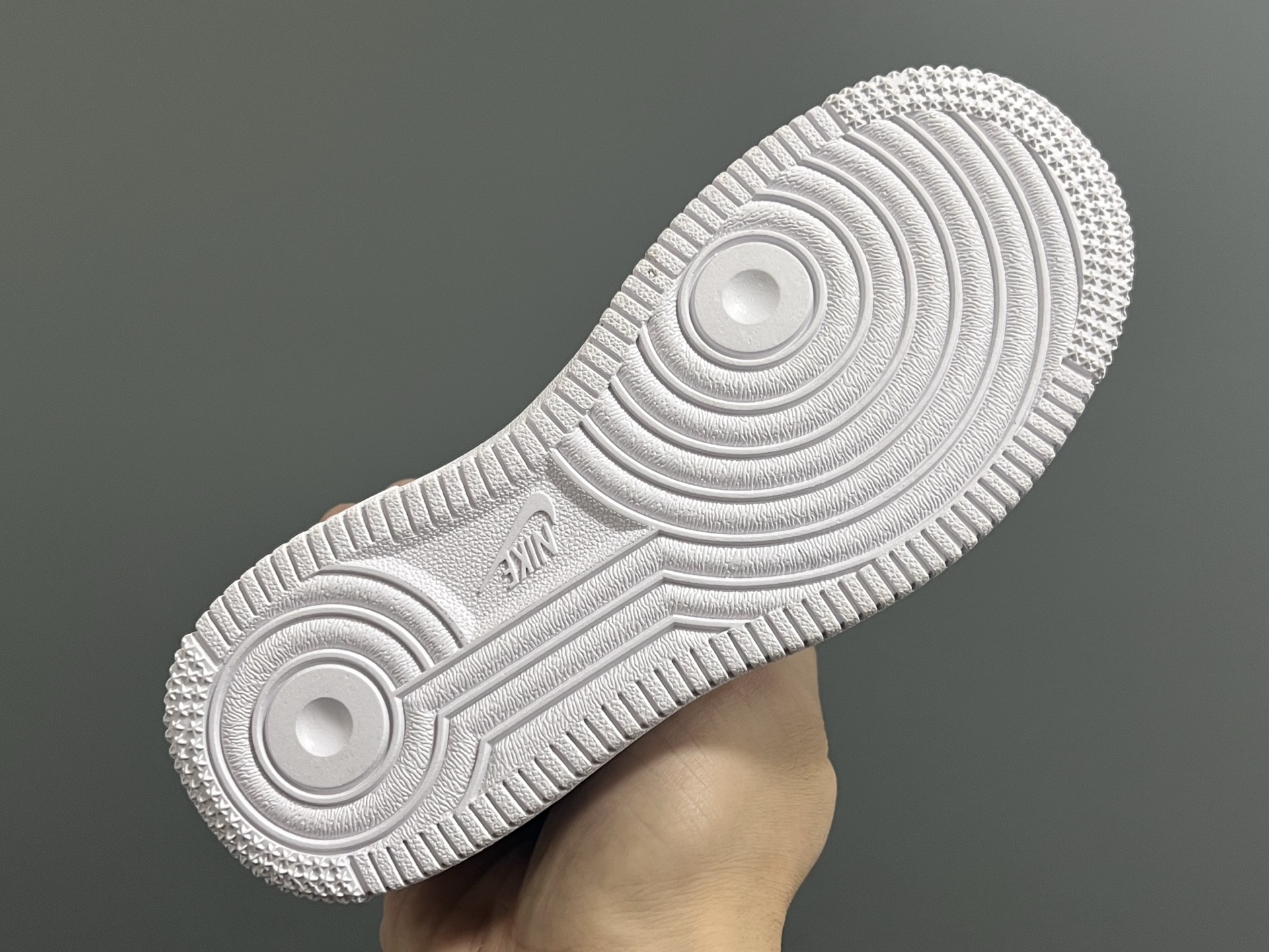 图片[5]-NK新款空一号卡通低帮鞋带款儿童休闲板鞋 尺码：22-35码 经典空军一号款式🆕 优质皮料拼接，质感满满‼️ 精致卡通印花，可爱又有趣✨ 百搭又时髦get✔️-选品中心