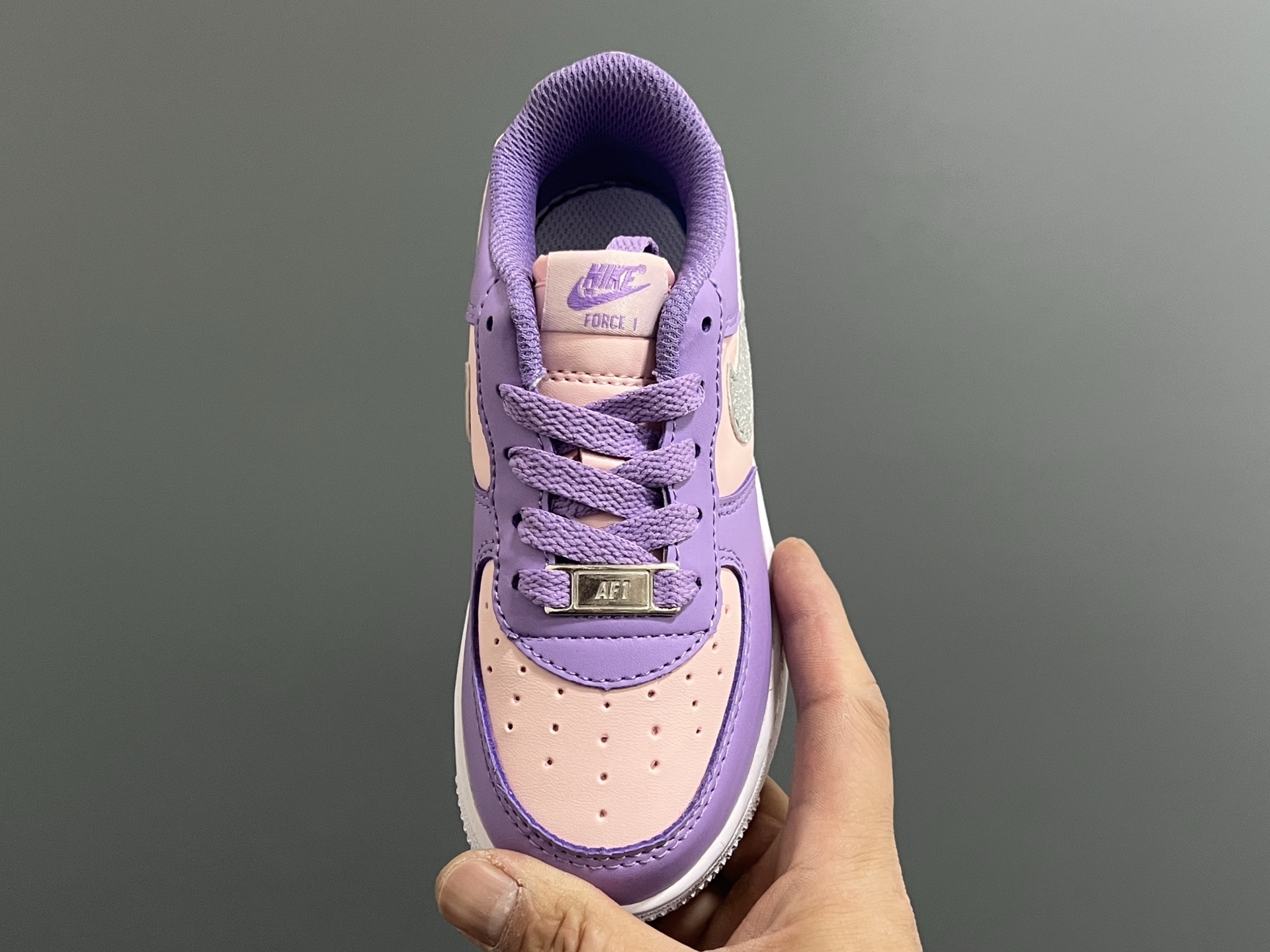 图片[8]-NK新款空一号卡通低帮鞋带款儿童休闲板鞋 尺码：22-35码 经典空军一号款式🆕 优质皮料拼接，质感满满‼️ 精致卡通印花，可爱又有趣✨ 百搭又时髦get✔️-选品中心