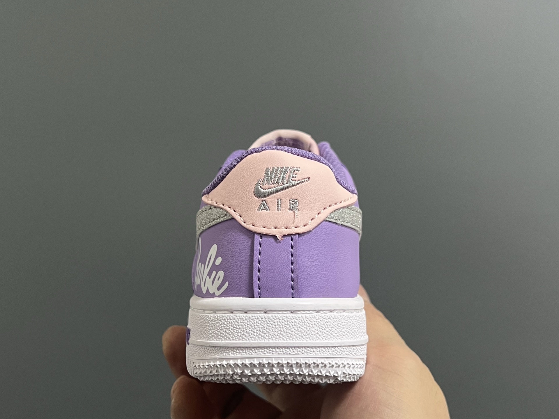 图片[7]-NK新款空一号卡通低帮鞋带款儿童休闲板鞋 尺码：22-35码 经典空军一号款式🆕 优质皮料拼接，质感满满‼️ 精致卡通印花，可爱又有趣✨ 百搭又时髦get✔️-选品中心