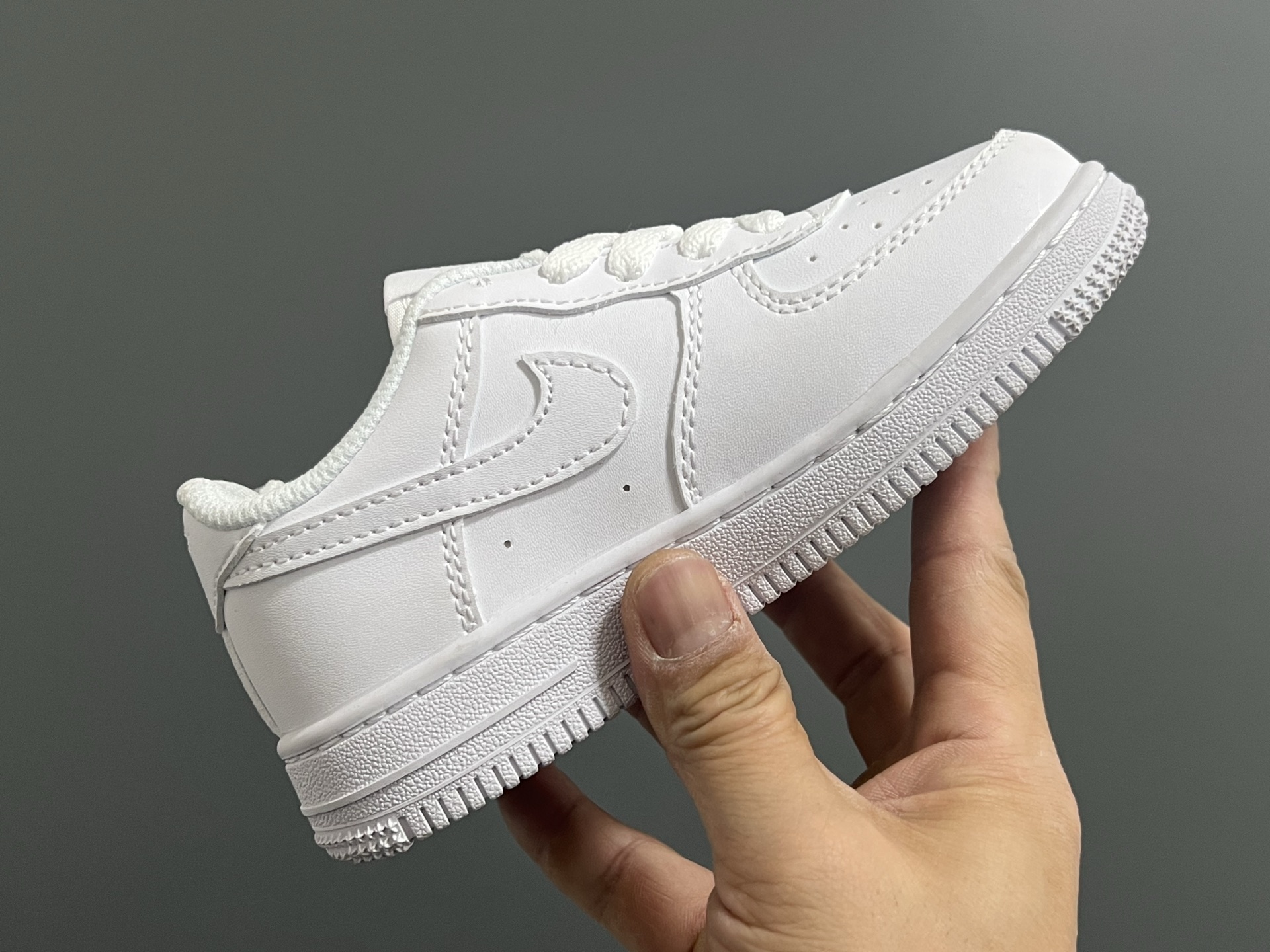 图片[6]-NK新款空一号卡通低帮鞋带款儿童休闲板鞋 尺码：22-35码 经典空军一号款式🆕 优质皮料拼接，质感满满‼️ 精致卡通印花，可爱又有趣✨ 百搭又时髦get✔️-选品中心