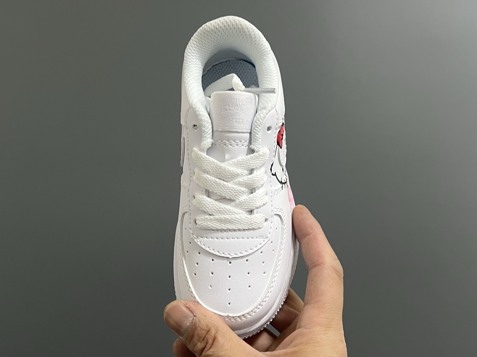 图片[8]-NK新款空一号卡通低帮鞋带款儿童休闲板鞋 尺码：22-35码 经典空军一号款式🆕 优质皮料拼接，质感满满‼️ 精致卡通印花，可爱又有趣✨ 百搭又时髦get✔️-选品中心