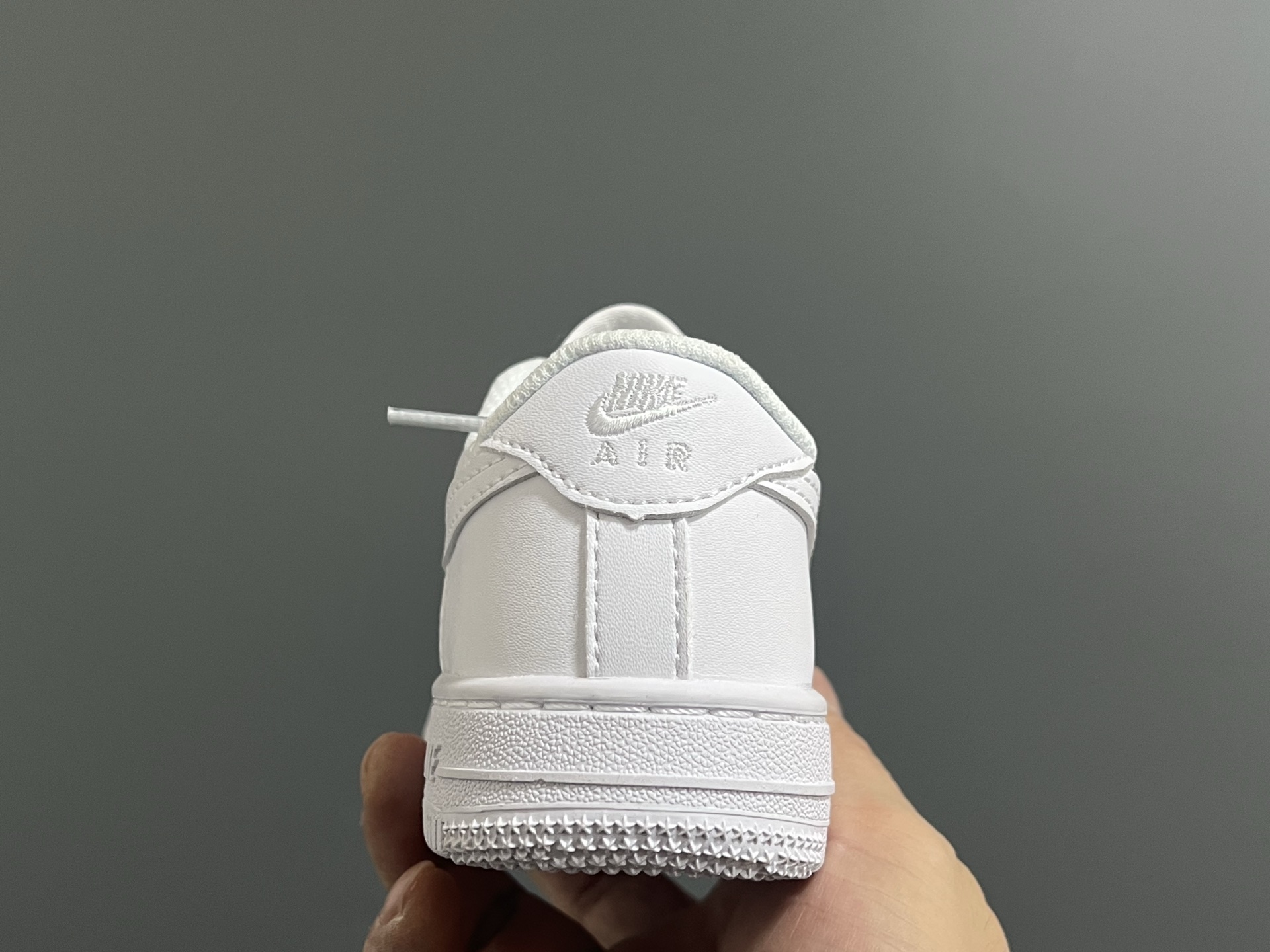 图片[7]-NK新款空一号卡通低帮鞋带款儿童休闲板鞋 尺码：22-35码 经典空军一号款式🆕 优质皮料拼接，质感满满‼️ 精致卡通印花，可爱又有趣✨ 百搭又时髦get✔️-选品中心