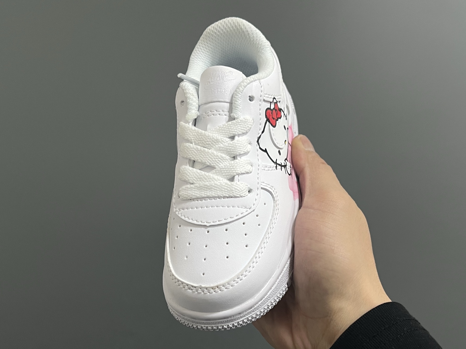 图片[3]-NK新款空一号卡通低帮鞋带款儿童休闲板鞋 尺码：22-35码 经典空军一号款式🆕 优质皮料拼接，质感满满‼️ 精致卡通印花，可爱又有趣✨ 百搭又时髦get✔️-选品中心