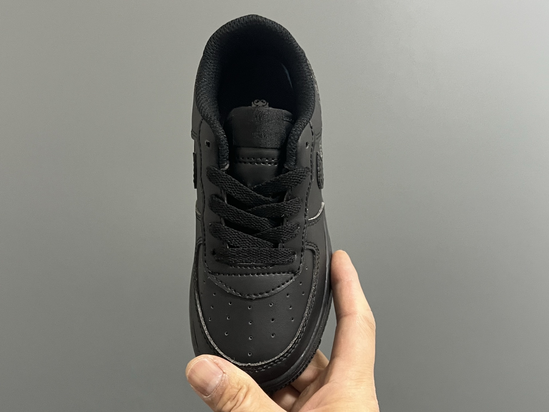 图片[8]-纯色 NK空军低帮鞋带款儿童鞋22-35码 经典空军一号款式🆕 优质皮料拼接，质感满满 精致卡通印花，可爱又有趣✨ 百搭又时髦get✔️-选品中心