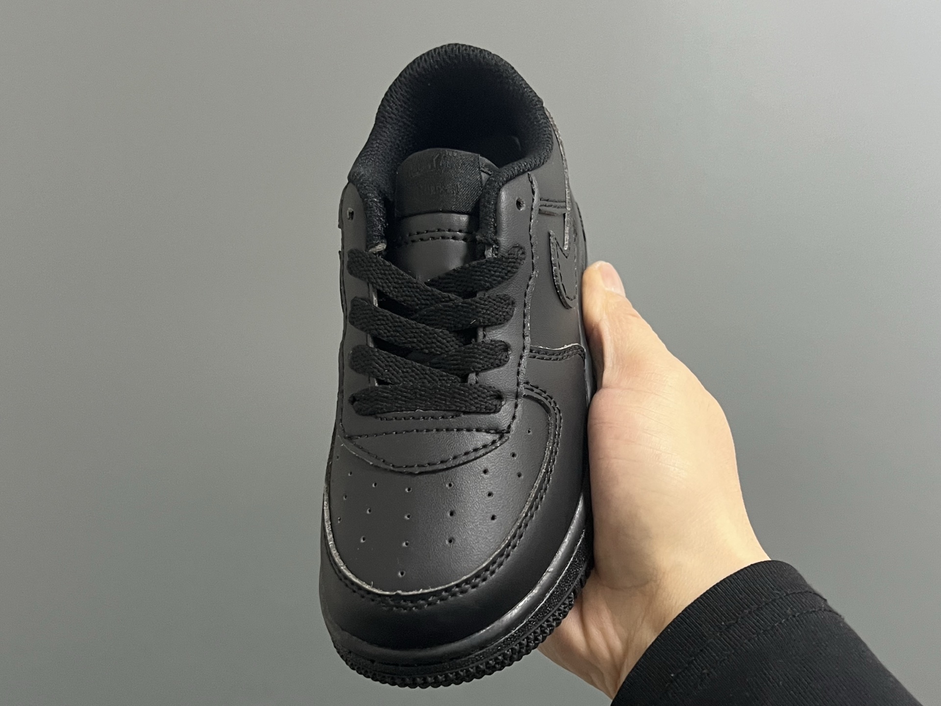 图片[3]-纯色 NK空军低帮鞋带款儿童鞋22-35码 经典空军一号款式🆕 优质皮料拼接，质感满满 精致卡通印花，可爱又有趣✨ 百搭又时髦get✔️-选品中心