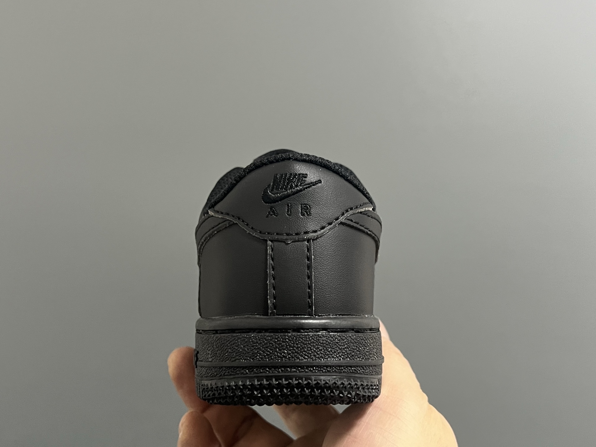 图片[7]-纯色 NK空军低帮鞋带款儿童鞋22-35码 经典空军一号款式🆕 优质皮料拼接，质感满满 精致卡通印花，可爱又有趣✨ 百搭又时髦get✔️-选品中心