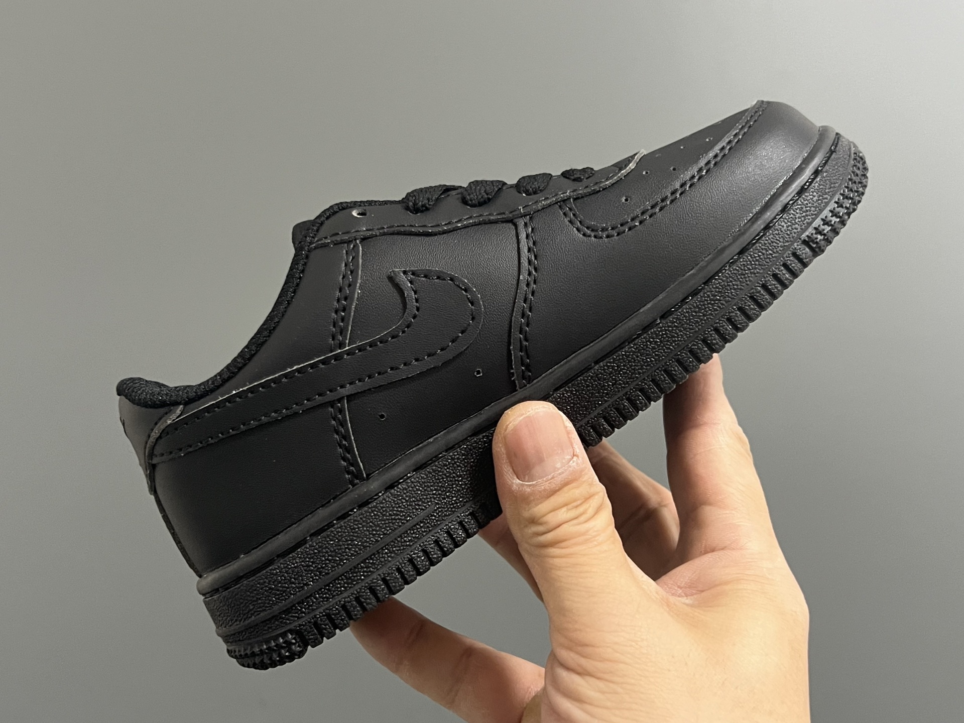 图片[6]-纯色 NK空军低帮鞋带款儿童鞋22-35码 经典空军一号款式🆕 优质皮料拼接，质感满满 精致卡通印花，可爱又有趣✨ 百搭又时髦get✔️-选品中心