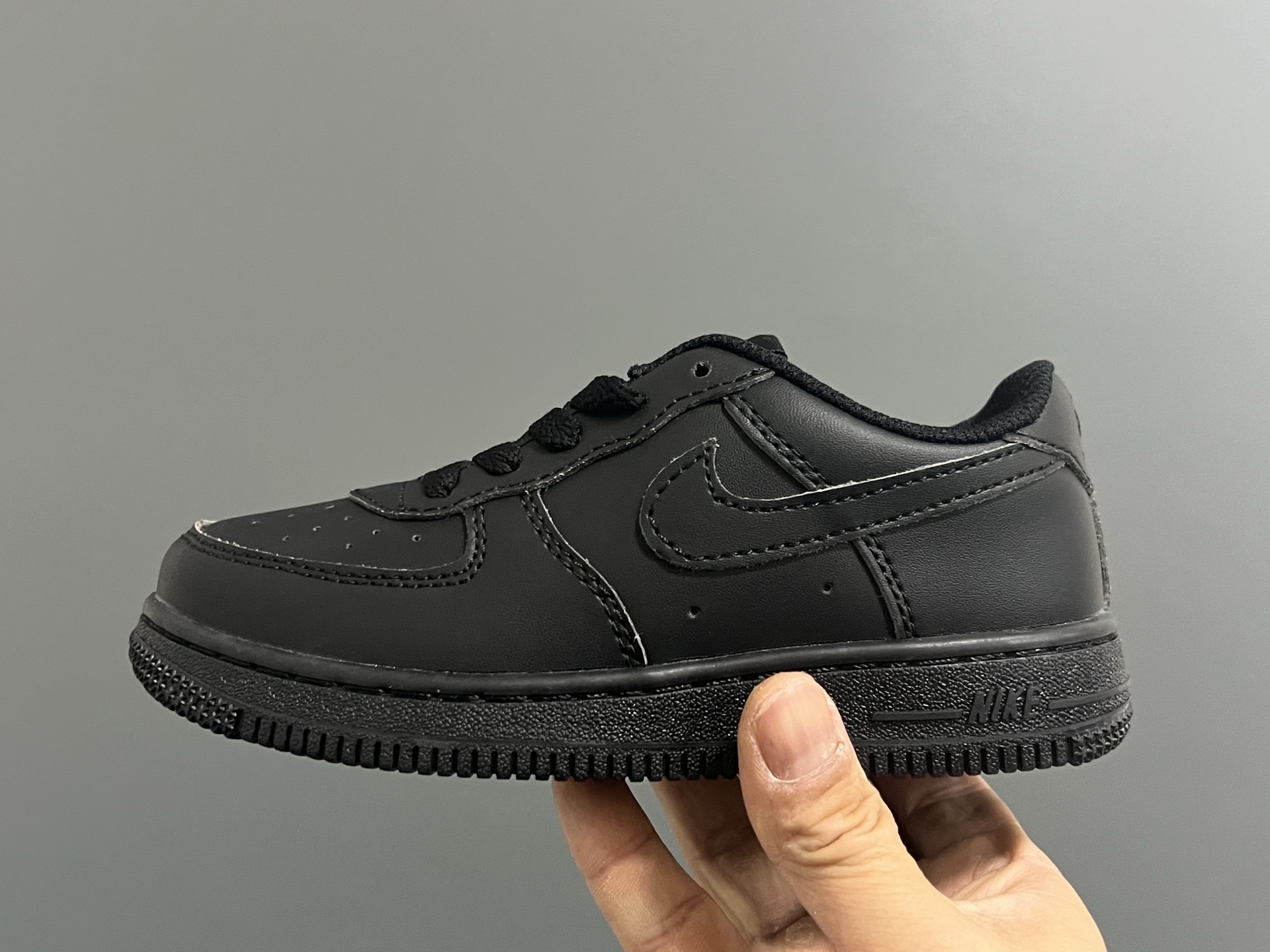 图片[4]-纯色 NK空军低帮鞋带款儿童鞋22-35码 经典空军一号款式🆕 优质皮料拼接，质感满满 精致卡通印花，可爱又有趣✨ 百搭又时髦get✔️-选品中心