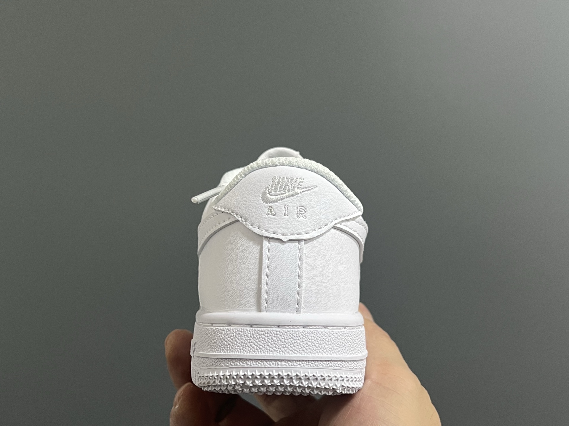 图片[7]-纯色 NK空军低帮鞋带款儿童鞋22-35码 经典空军一号款式🆕 优质皮料拼接，质感满满 精致卡通印花，可爱又有趣✨ 百搭又时髦get✔️-选品中心