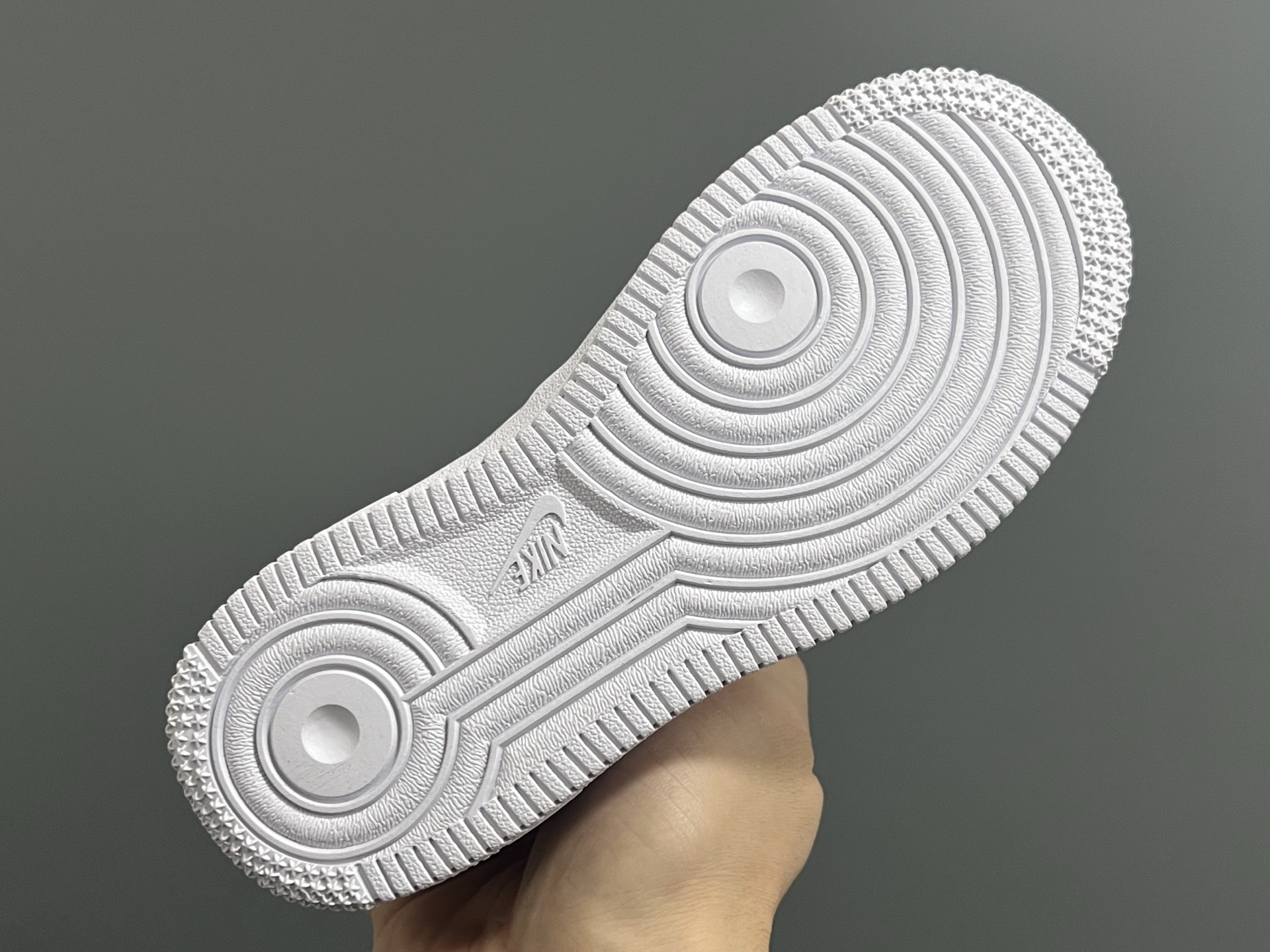 图片[5]-纯色 NK空军低帮鞋带款儿童鞋22-35码 经典空军一号款式🆕 优质皮料拼接，质感满满 精致卡通印花，可爱又有趣✨ 百搭又时髦get✔️-选品中心