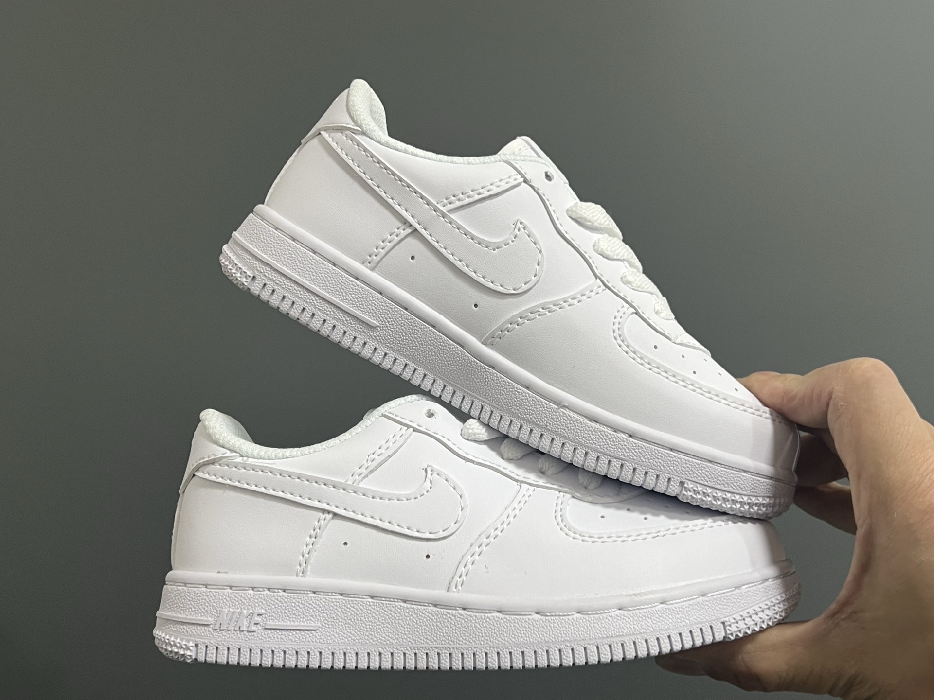 图片[9]-纯色 NK空军低帮鞋带款儿童鞋22-35码 经典空军一号款式🆕 优质皮料拼接，质感满满 精致卡通印花，可爱又有趣✨ 百搭又时髦get✔️-选品中心