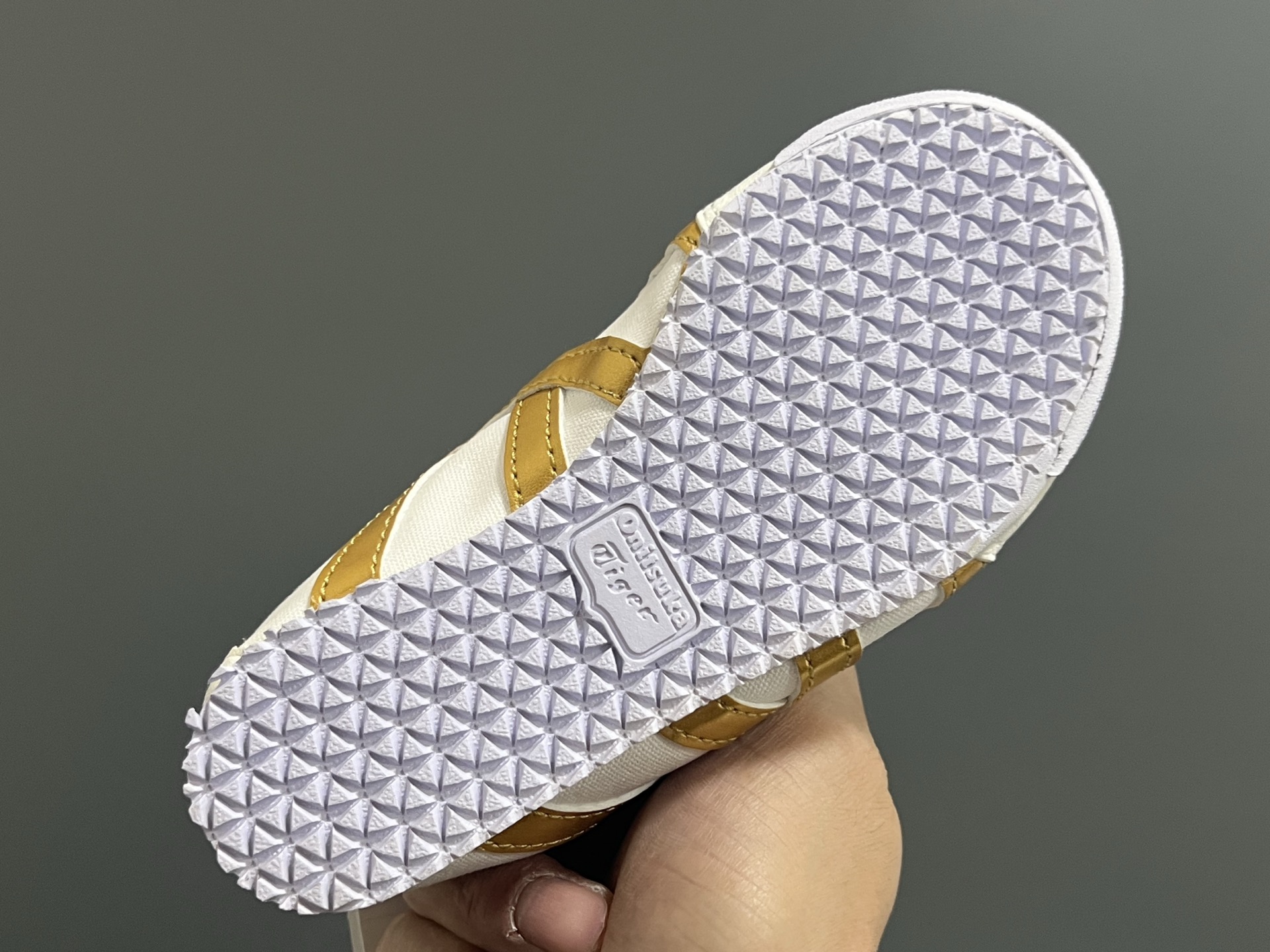 图片[5]-YSS新款帆布一脚蹬儿童亲子休闲鞋 尺码：22.5-39码 新增到39码，小脚麻麻也可以轻松搭配❤️ 优质帆布面料，打理超方便✌🏻 一脚蹬款式设计，穿脱方便✔️ 耐磨防滑大底，脚感超舒适☁️ 超多配色，百搭时髦🆒-选品中心