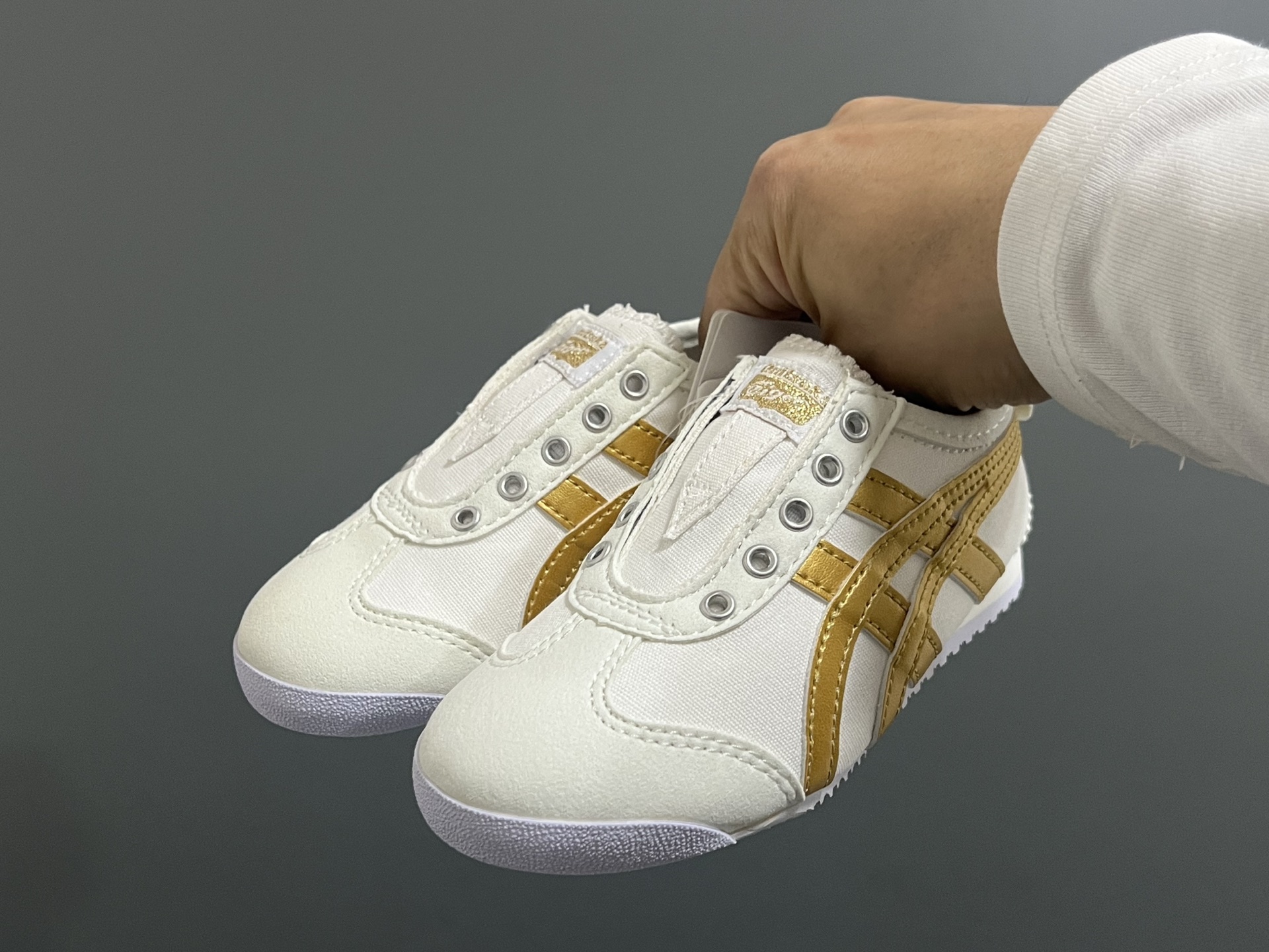 图片[2]-YSS新款帆布一脚蹬儿童亲子休闲鞋 尺码：22.5-39码 新增到39码，小脚麻麻也可以轻松搭配❤️ 优质帆布面料，打理超方便✌🏻 一脚蹬款式设计，穿脱方便✔️ 耐磨防滑大底，脚感超舒适☁️ 超多配色，百搭时髦🆒-选品中心