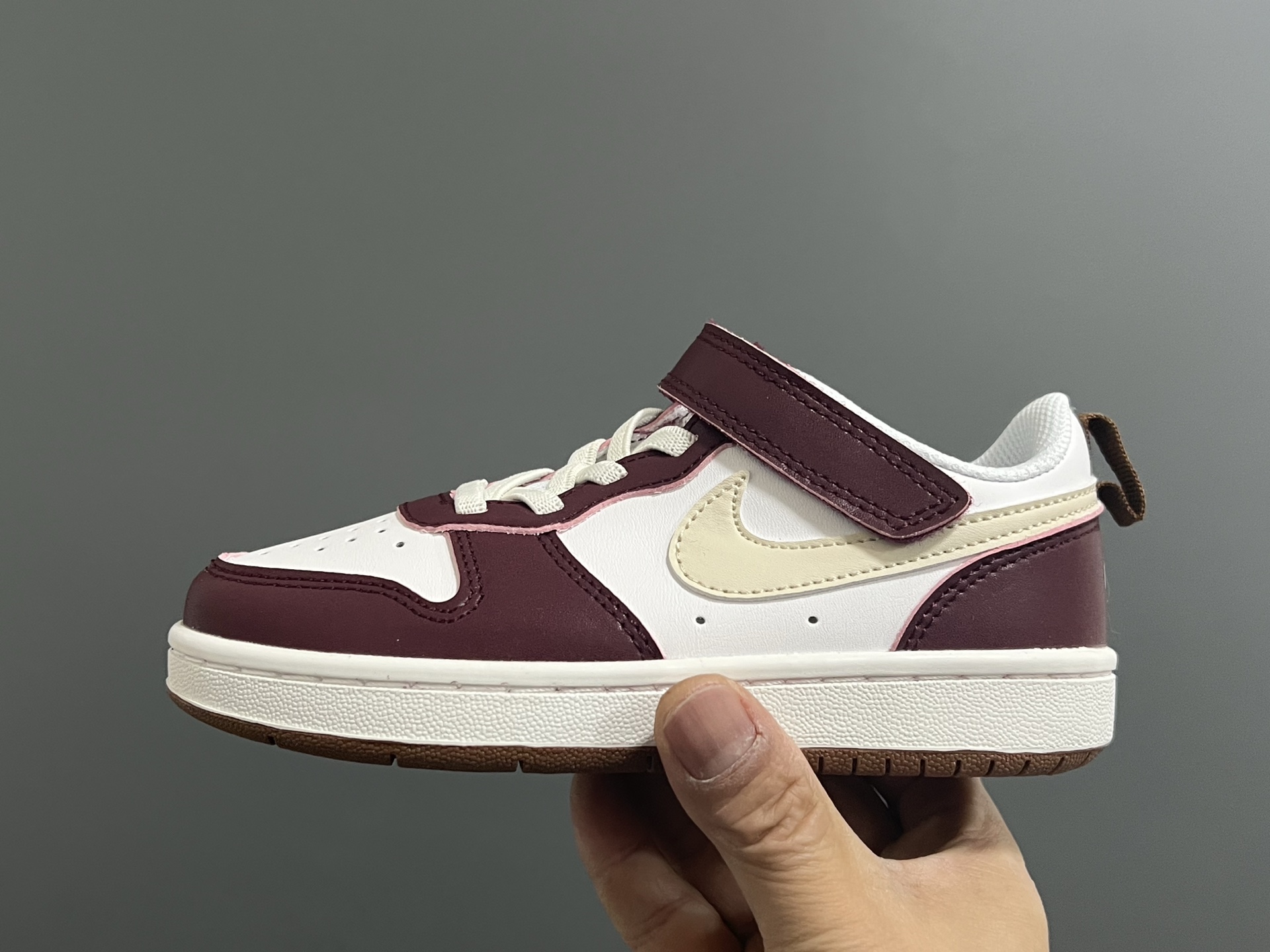 图片[4]-NK 空一号工装低帮魔术贴儿童板鞋小白鞋 尺码：22-37.5码 经典百搭板鞋小白鞋，学生时代必备❤️ 低帮魔术贴设计，穿脱方便✔️ 橡胶大底，耐磨防滑👍🏻 优质皮料拼接，质感满分💯-选品中心