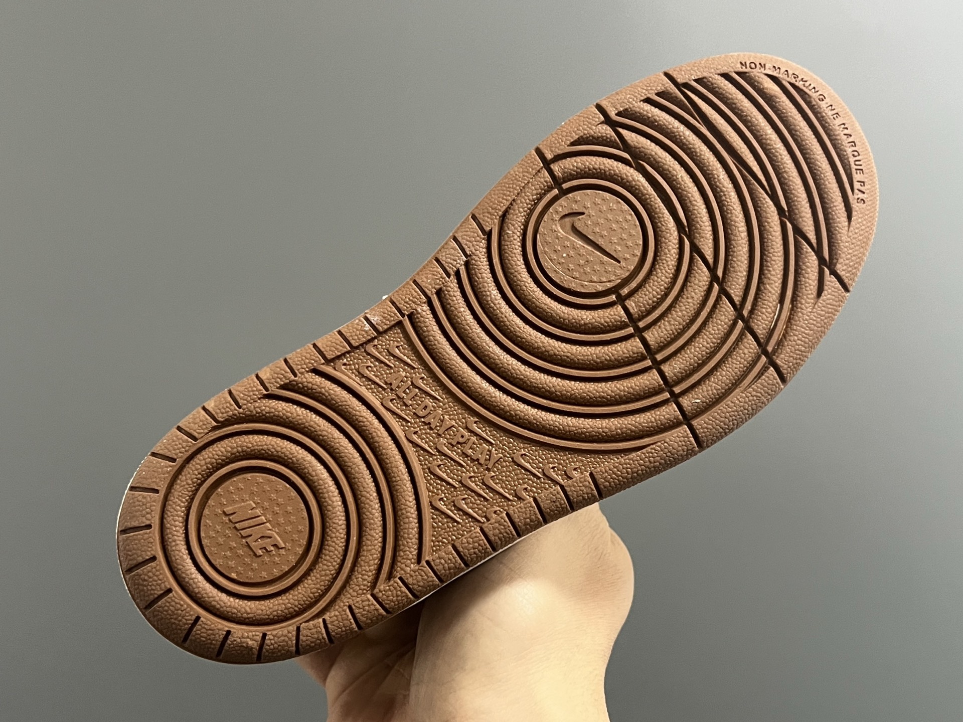 图片[5]-NK 空一号工装低帮魔术贴儿童板鞋小白鞋 尺码：22-37.5码 经典百搭板鞋小白鞋，学生时代必备❤️ 低帮魔术贴设计，穿脱方便✔️ 橡胶大底，耐磨防滑👍🏻 优质皮料拼接，质感满分💯-选品中心