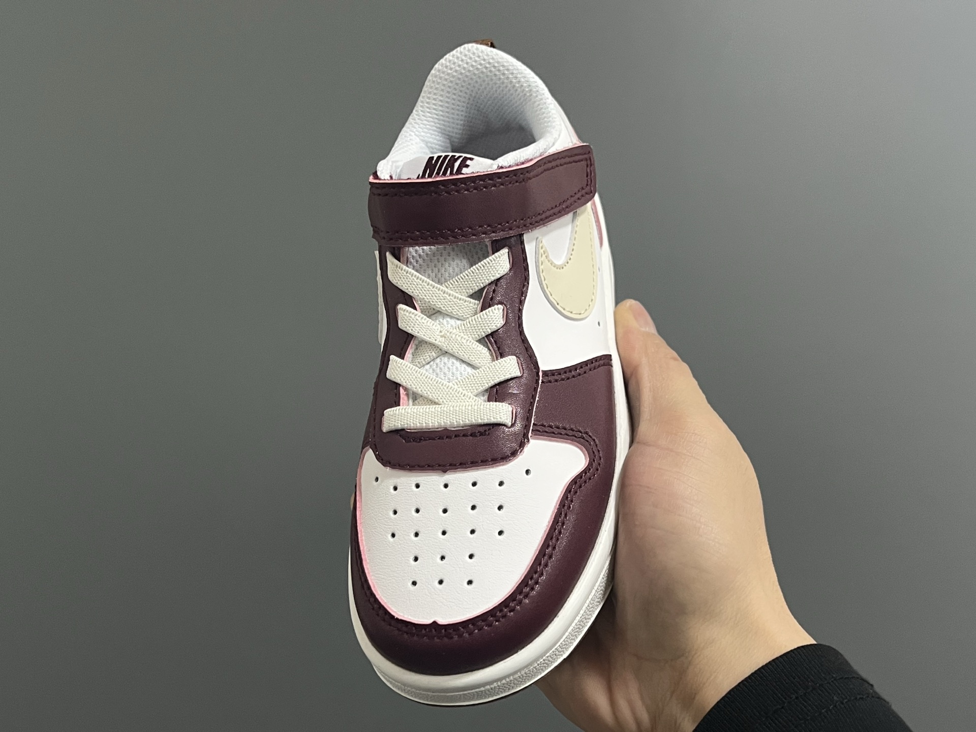 图片[3]-NK 空一号工装低帮魔术贴儿童板鞋小白鞋 尺码：22-37.5码 经典百搭板鞋小白鞋，学生时代必备❤️ 低帮魔术贴设计，穿脱方便✔️ 橡胶大底，耐磨防滑👍🏻 优质皮料拼接，质感满分💯-选品中心