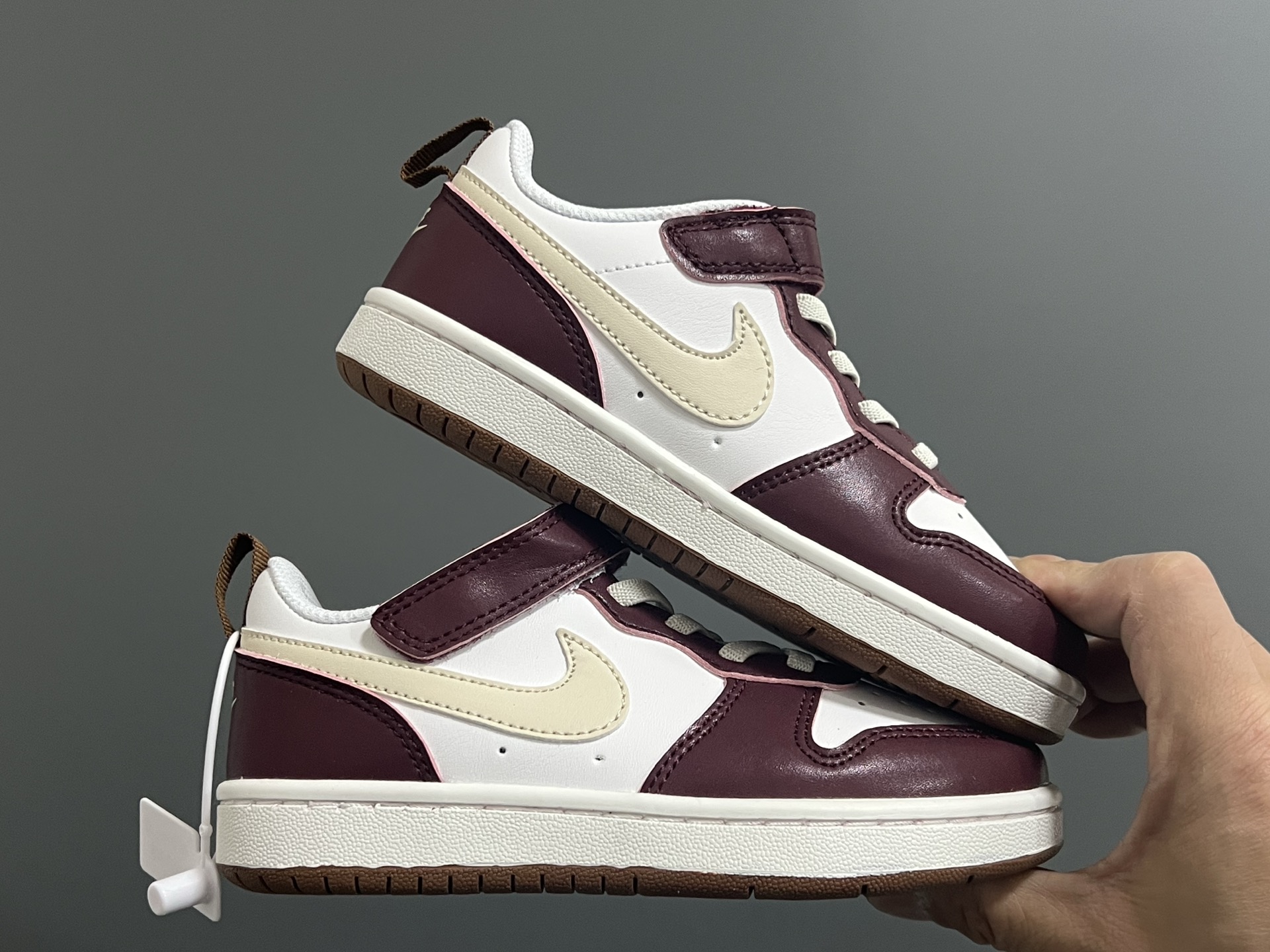 图片[9]-NK 空一号工装低帮魔术贴儿童板鞋小白鞋 尺码：22-37.5码 经典百搭板鞋小白鞋，学生时代必备❤️ 低帮魔术贴设计，穿脱方便✔️ 橡胶大底，耐磨防滑👍🏻 优质皮料拼接，质感满分💯-选品中心