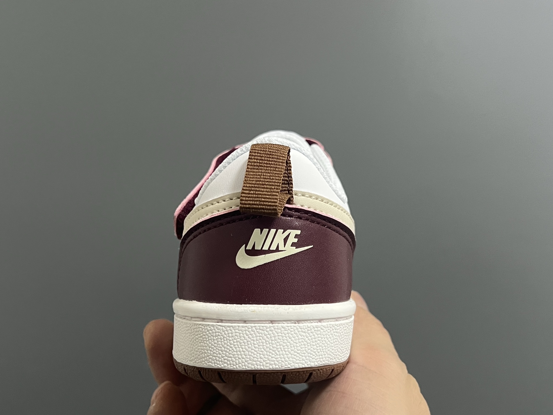 图片[8]-NK 空一号工装低帮魔术贴儿童板鞋小白鞋 尺码：22-37.5码 经典百搭板鞋小白鞋，学生时代必备❤️ 低帮魔术贴设计，穿脱方便✔️ 橡胶大底，耐磨防滑👍🏻 优质皮料拼接，质感满分💯-选品中心