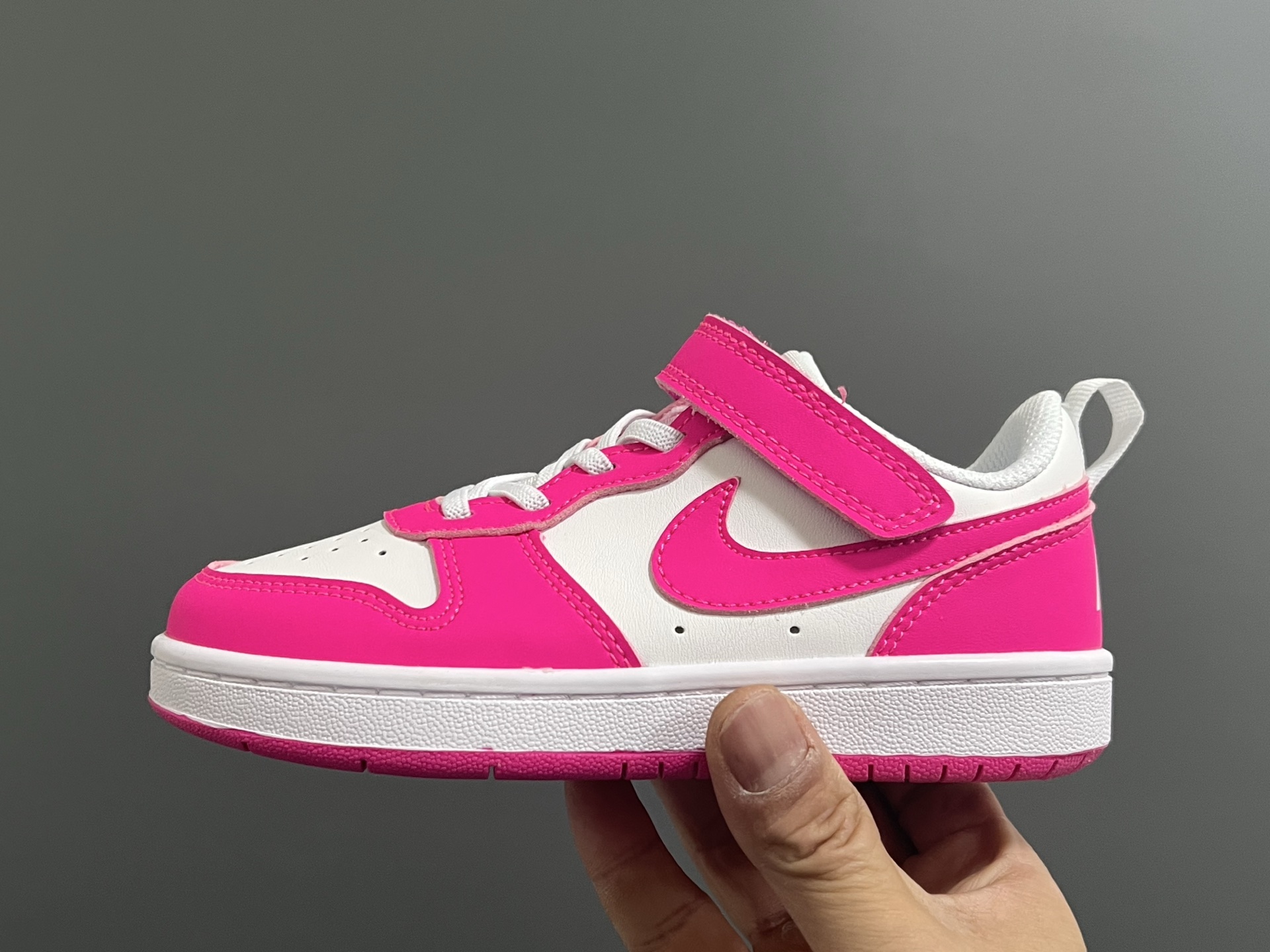 图片[4]-NK 空一号工装低帮魔术贴儿童板鞋小白鞋 尺码：22-37.5码 经典百搭板鞋小白鞋，学生时代必备❤️ 低帮魔术贴设计，穿脱方便✔️ 橡胶大底，耐磨防滑👍🏻 优质皮料拼接，质感满分💯-选品中心