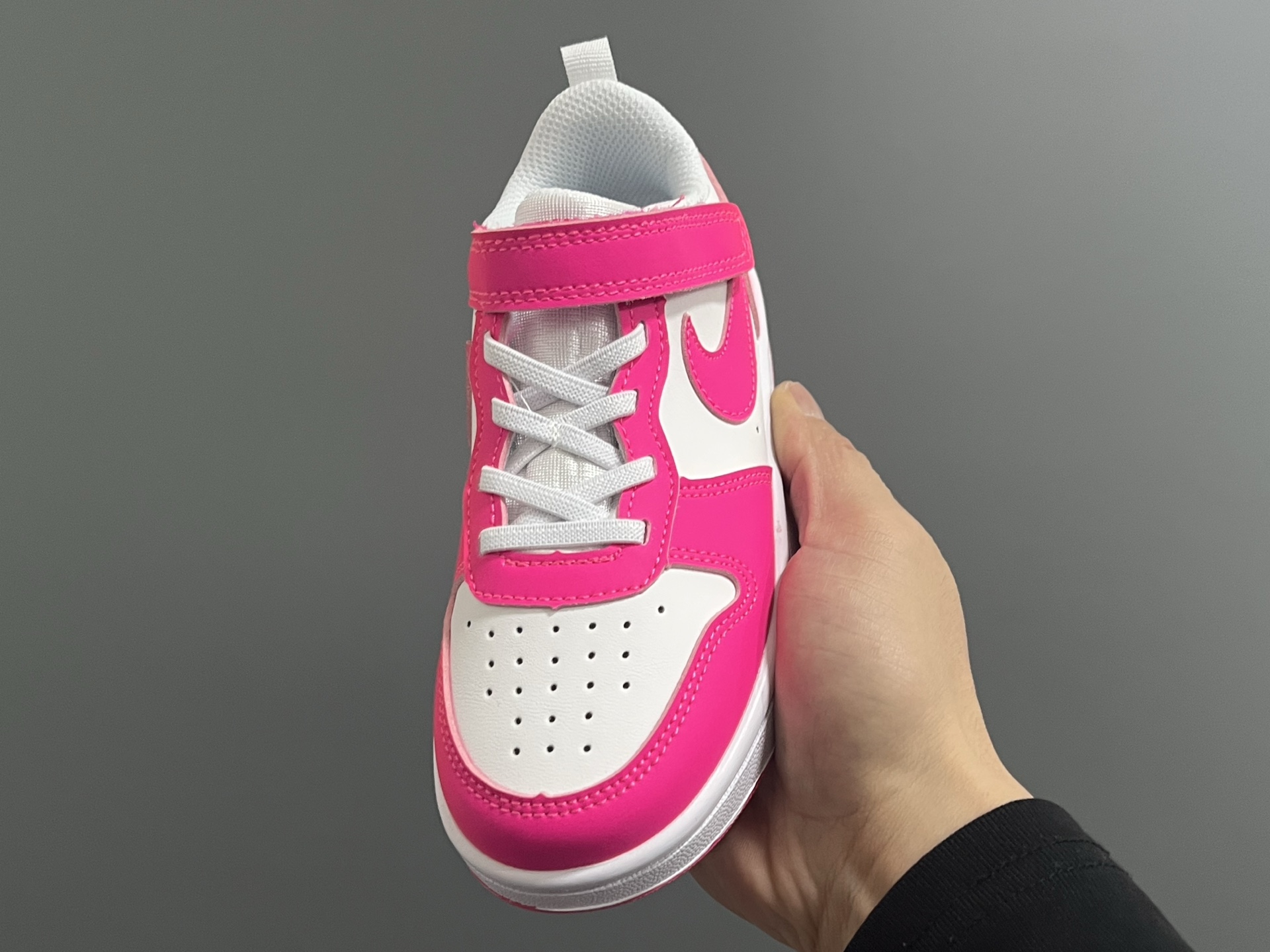 图片[3]-NK 空一号工装低帮魔术贴儿童板鞋小白鞋 尺码：22-37.5码 经典百搭板鞋小白鞋，学生时代必备❤️ 低帮魔术贴设计，穿脱方便✔️ 橡胶大底，耐磨防滑👍🏻 优质皮料拼接，质感满分💯-选品中心