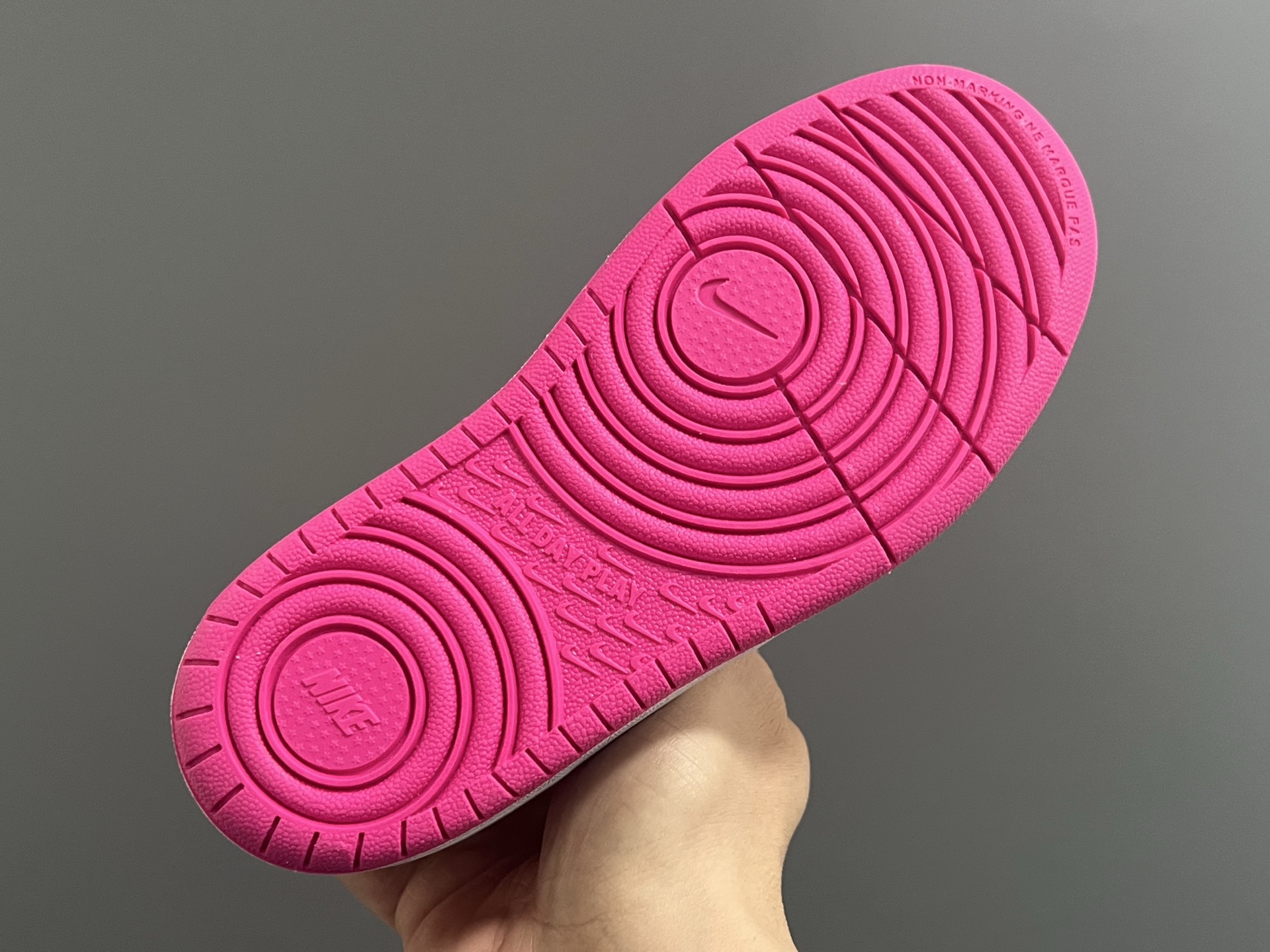 图片[5]-NK 空一号工装低帮魔术贴儿童板鞋小白鞋 尺码：22-37.5码 经典百搭板鞋小白鞋，学生时代必备❤️ 低帮魔术贴设计，穿脱方便✔️ 橡胶大底，耐磨防滑👍🏻 优质皮料拼接，质感满分💯-选品中心