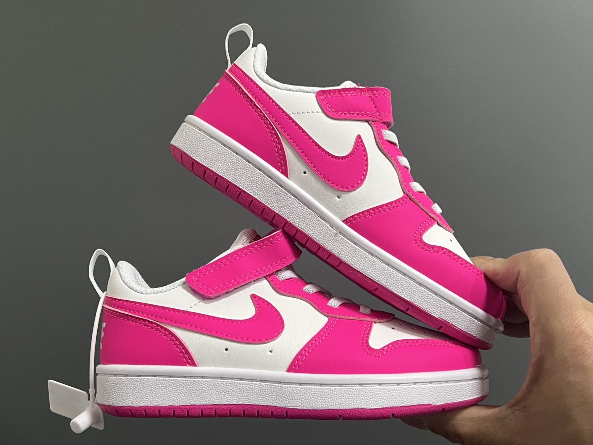 图片[9]-NK 空一号工装低帮魔术贴儿童板鞋小白鞋 尺码：22-37.5码 经典百搭板鞋小白鞋，学生时代必备❤️ 低帮魔术贴设计，穿脱方便✔️ 橡胶大底，耐磨防滑👍🏻 优质皮料拼接，质感满分💯-选品中心