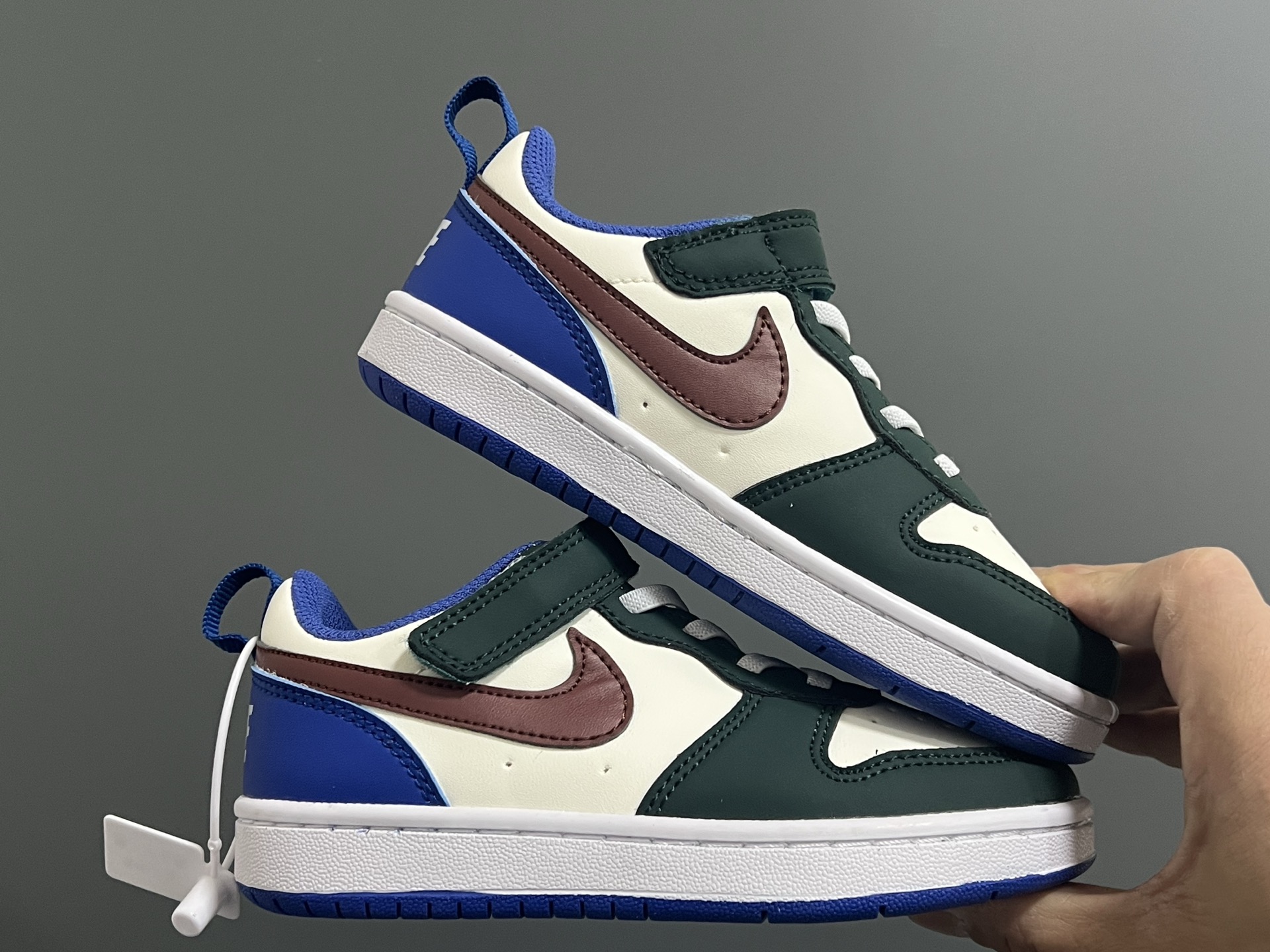 图片[9]-NK 空一号工装低帮魔术贴儿童板鞋小白鞋 尺码：22-37.5码 经典百搭板鞋小白鞋，学生时代必备❤️ 低帮魔术贴设计，穿脱方便✔️ 橡胶大底，耐磨防滑👍🏻 优质皮料拼接，质感满分💯-选品中心