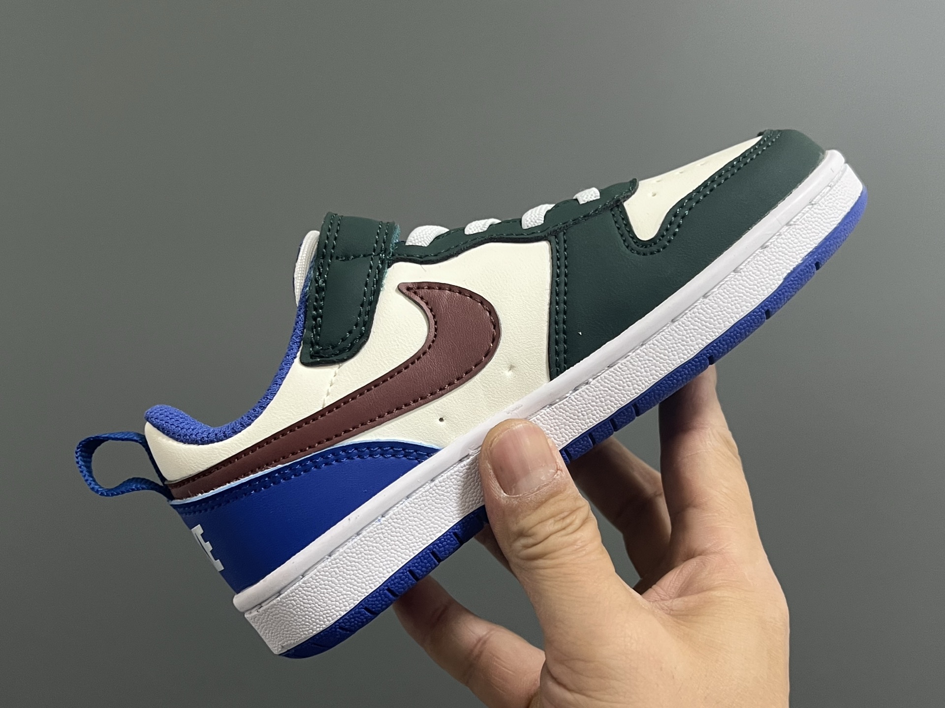 图片[8]-NK 空一号工装低帮魔术贴儿童板鞋小白鞋 尺码：22-37.5码 经典百搭板鞋小白鞋，学生时代必备❤️ 低帮魔术贴设计，穿脱方便✔️ 橡胶大底，耐磨防滑👍🏻 优质皮料拼接，质感满分💯-选品中心