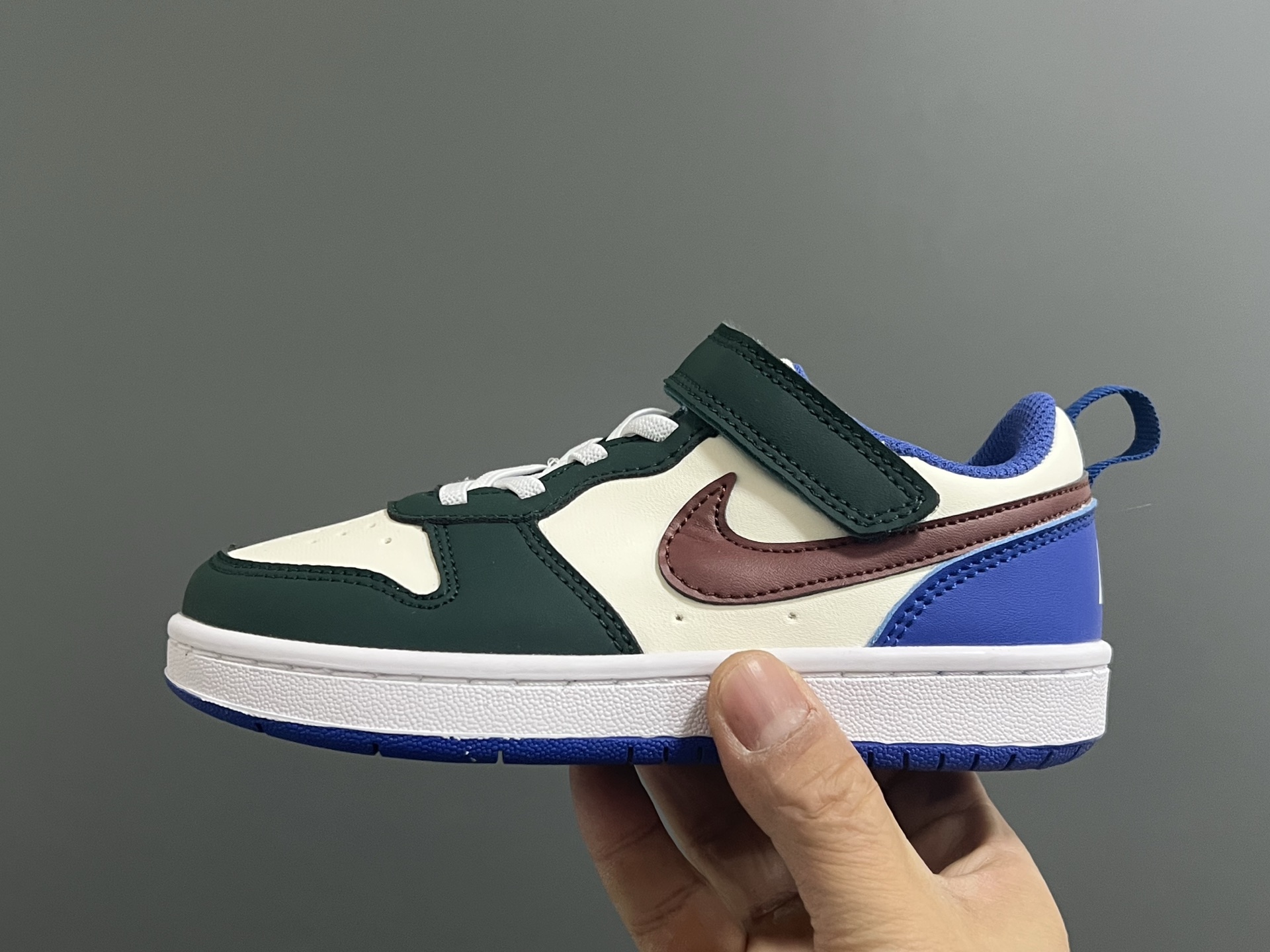 图片[4]-NK 空一号工装低帮魔术贴儿童板鞋小白鞋 尺码：22-37.5码 经典百搭板鞋小白鞋，学生时代必备❤️ 低帮魔术贴设计，穿脱方便✔️ 橡胶大底，耐磨防滑👍🏻 优质皮料拼接，质感满分💯-选品中心