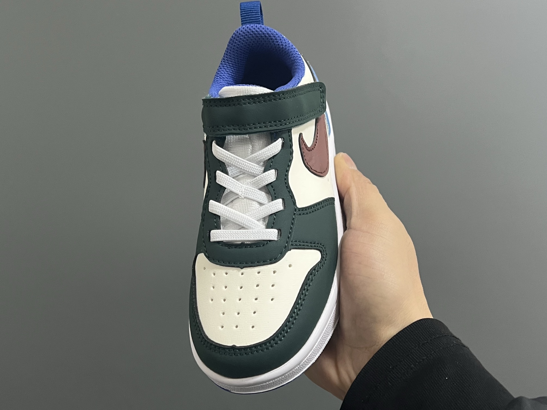 图片[3]-NK 空一号工装低帮魔术贴儿童板鞋小白鞋 尺码：22-37.5码 经典百搭板鞋小白鞋，学生时代必备❤️ 低帮魔术贴设计，穿脱方便✔️ 橡胶大底，耐磨防滑👍🏻 优质皮料拼接，质感满分💯-选品中心