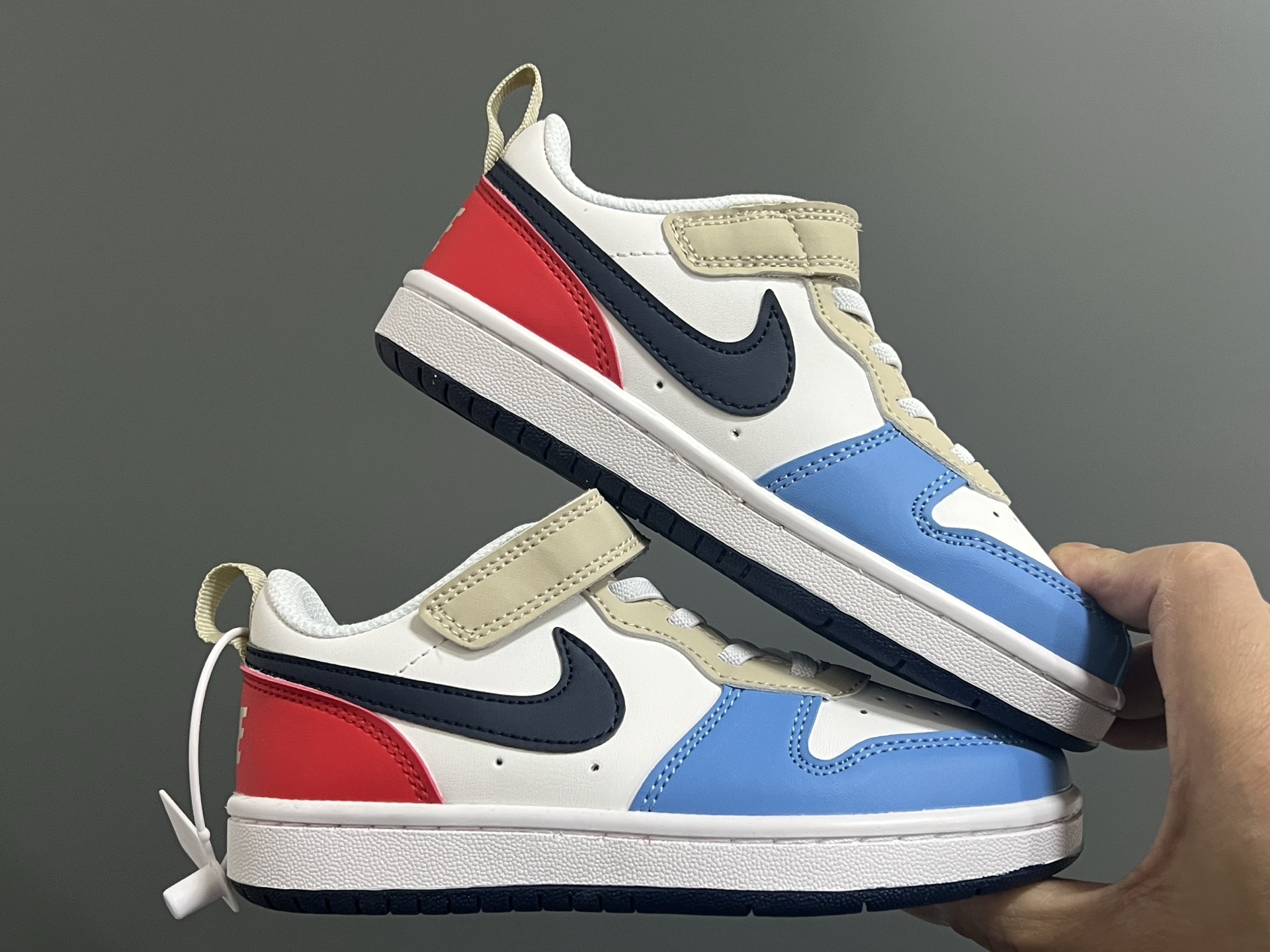 图片[9]-NK 空一号工装低帮魔术贴儿童板鞋小白鞋 尺码：22-37.5码 经典百搭板鞋小白鞋，学生时代必备❤️ 低帮魔术贴设计，穿脱方便✔️ 橡胶大底，耐磨防滑👍🏻 优质皮料拼接，质感满分💯-选品中心