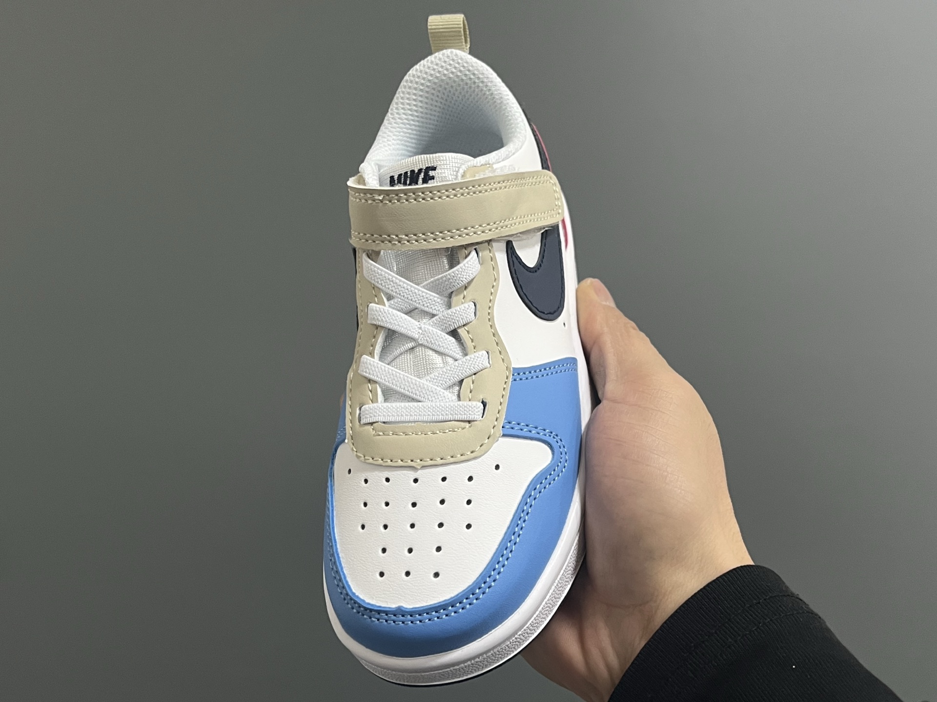 图片[3]-NK 空一号工装低帮魔术贴儿童板鞋小白鞋 尺码：22-37.5码 经典百搭板鞋小白鞋，学生时代必备❤️ 低帮魔术贴设计，穿脱方便✔️ 橡胶大底，耐磨防滑👍🏻 优质皮料拼接，质感满分💯-选品中心