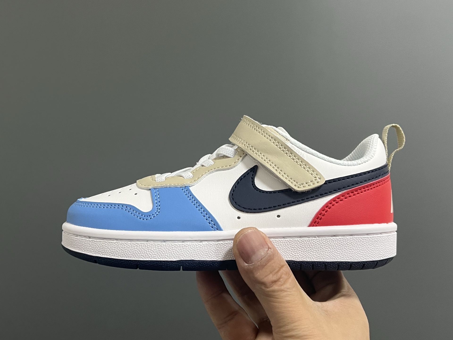 图片[4]-NK 空一号工装低帮魔术贴儿童板鞋小白鞋 尺码：22-37.5码 经典百搭板鞋小白鞋，学生时代必备❤️ 低帮魔术贴设计，穿脱方便✔️ 橡胶大底，耐磨防滑👍🏻 优质皮料拼接，质感满分💯-选品中心