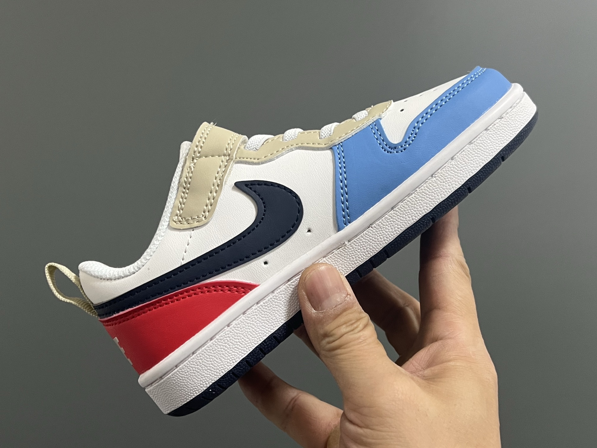 图片[6]-NK 空一号工装低帮魔术贴儿童板鞋小白鞋 尺码：22-37.5码 经典百搭板鞋小白鞋，学生时代必备❤️ 低帮魔术贴设计，穿脱方便✔️ 橡胶大底，耐磨防滑👍🏻 优质皮料拼接，质感满分💯-选品中心