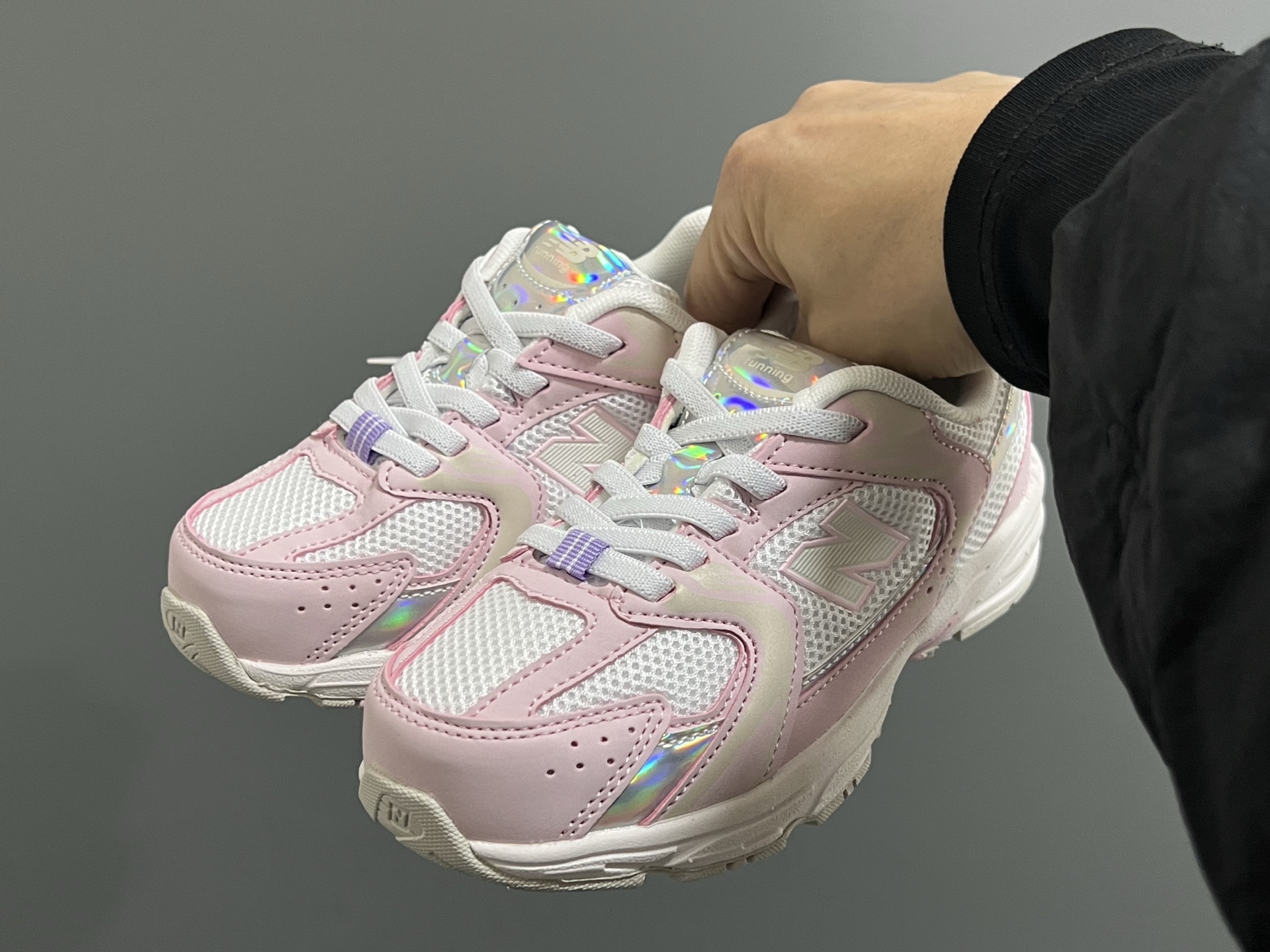 图片[2]-牛B 春秋新款530网面儿童松紧带老爹运动鞋 尺码：26-37码 真的期待了好久，终于来咯👏🏻 囤起来开春必备❤️ 松紧带设计，海玻璃鞋垫超舒适☁️ 经典老爹款式，潮范儿十足🆒 超爱的新品🆕自留推荐❤️-选品中心