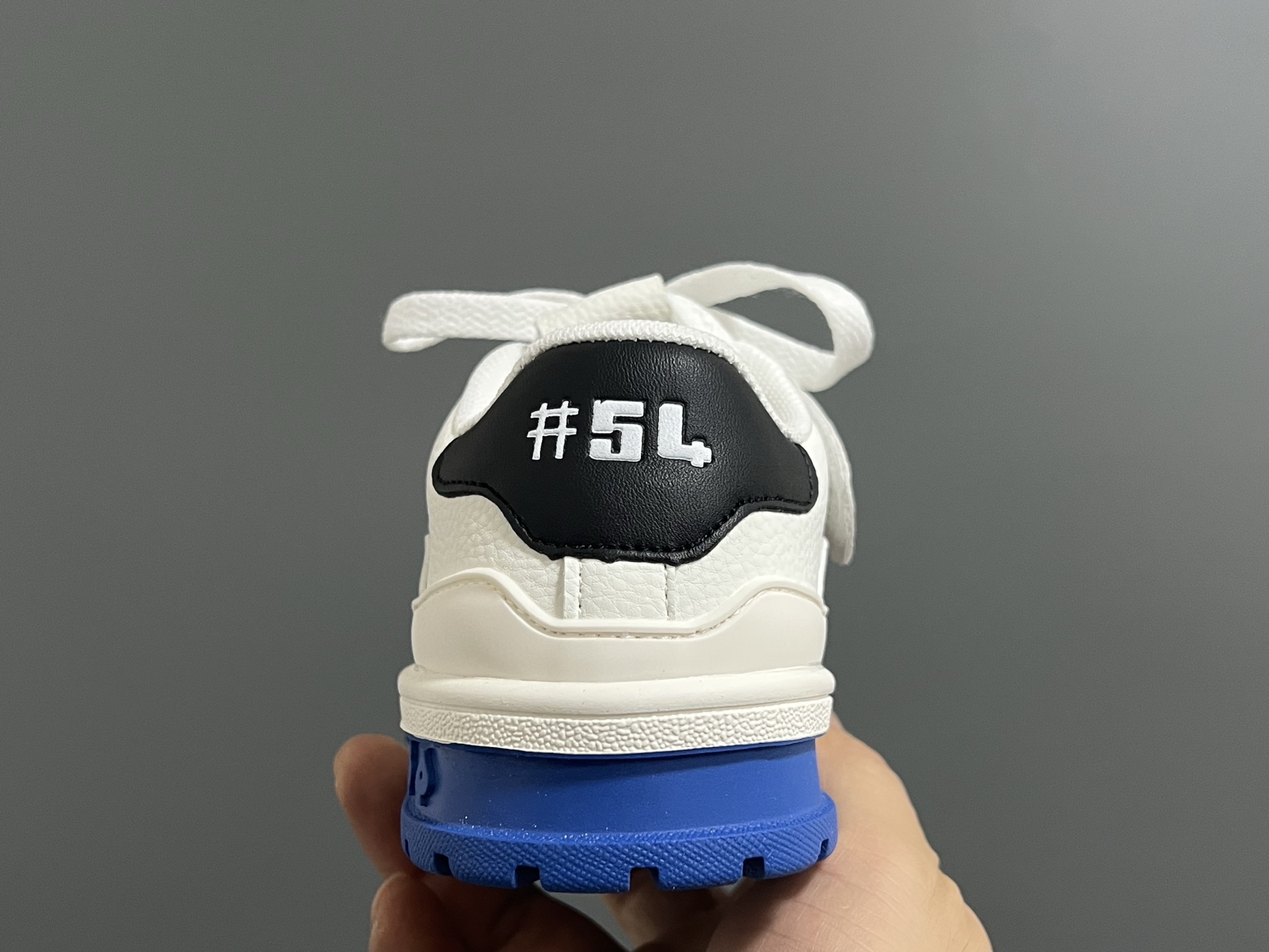 图片[7]-‼️‼️‼️ L家新款Tra*ner网面低帮儿童休闲板鞋 尺码：26-37码 经典LV款式🆕 网面设计，透气又舒适☁️ 魔术贴设计，穿脱超方便✌🏻 橡胶耐磨防滑大底，脚感超赞👍🏻-选品中心