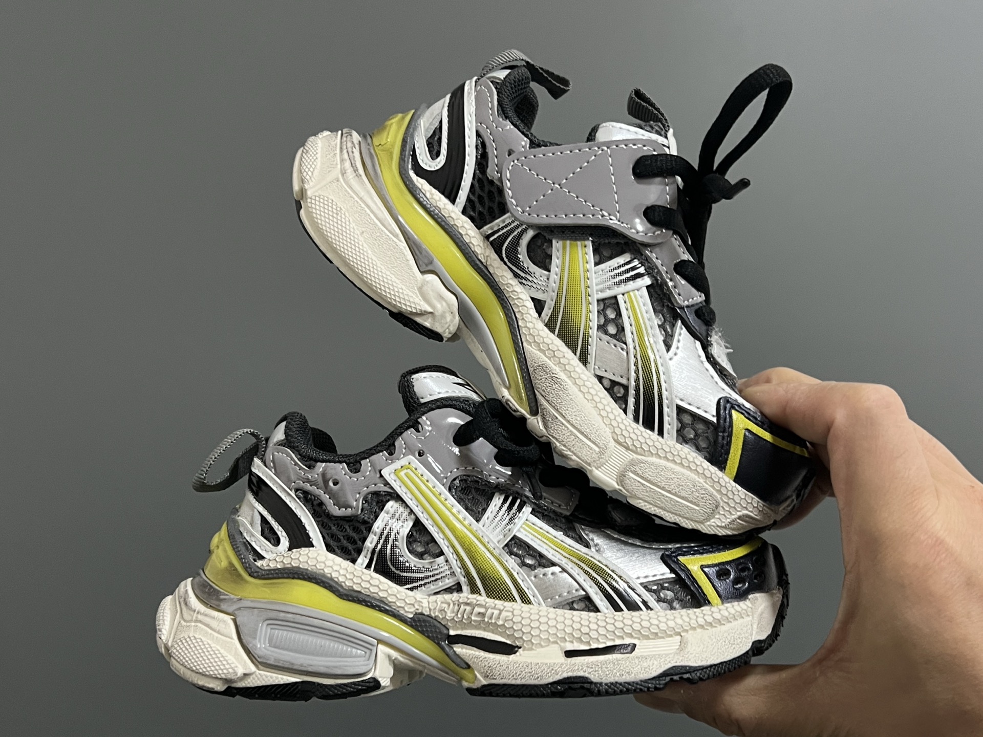 图片[9]-巴黎世家新款网面7.5代儿童魔术贴老爹鞋 尺码：26-37码 经典巴黎世家7.5老爹款式🆕 网面设计，透气又舒适☁️ 魔术贴设计，穿脱超方便✌🏻 耐磨防滑大底，脚感不言而喻✔️-选品中心