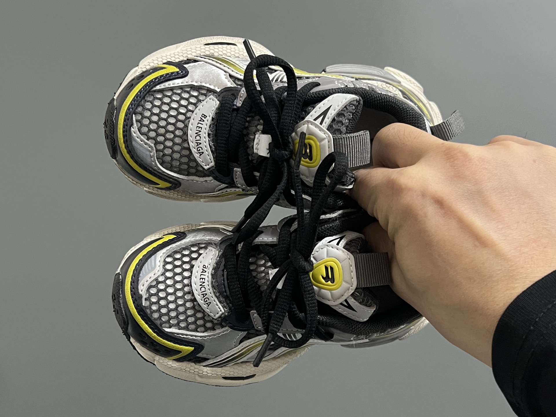 巴黎世家新款网面7.5代儿童魔术贴老爹鞋 尺码：26-37码 经典巴黎世家7.5老爹款式🆕 网面设计，透气又舒适☁️ 魔术贴设计，穿脱超方便✌🏻 耐磨防滑大底，脚感不言而喻✔️-选品中心