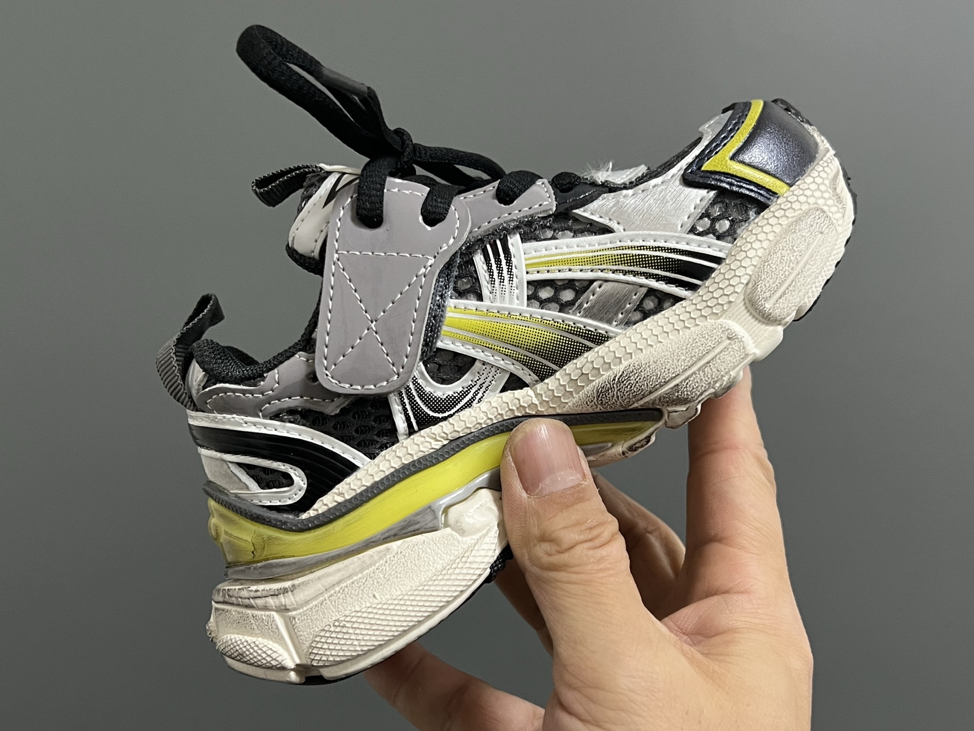 图片[6]-巴黎世家新款网面7.5代儿童魔术贴老爹鞋 尺码：26-37码 经典巴黎世家7.5老爹款式🆕 网面设计，透气又舒适☁️ 魔术贴设计，穿脱超方便✌🏻 耐磨防滑大底，脚感不言而喻✔️-选品中心