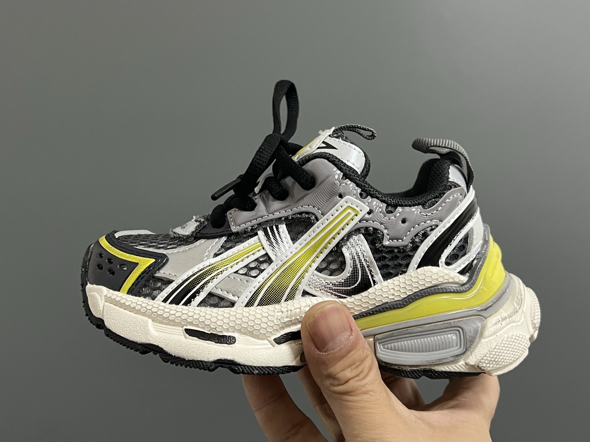 图片[4]-巴黎世家新款网面7.5代儿童魔术贴老爹鞋 尺码：26-37码 经典巴黎世家7.5老爹款式🆕 网面设计，透气又舒适☁️ 魔术贴设计，穿脱超方便✌🏻 耐磨防滑大底，脚感不言而喻✔️-选品中心