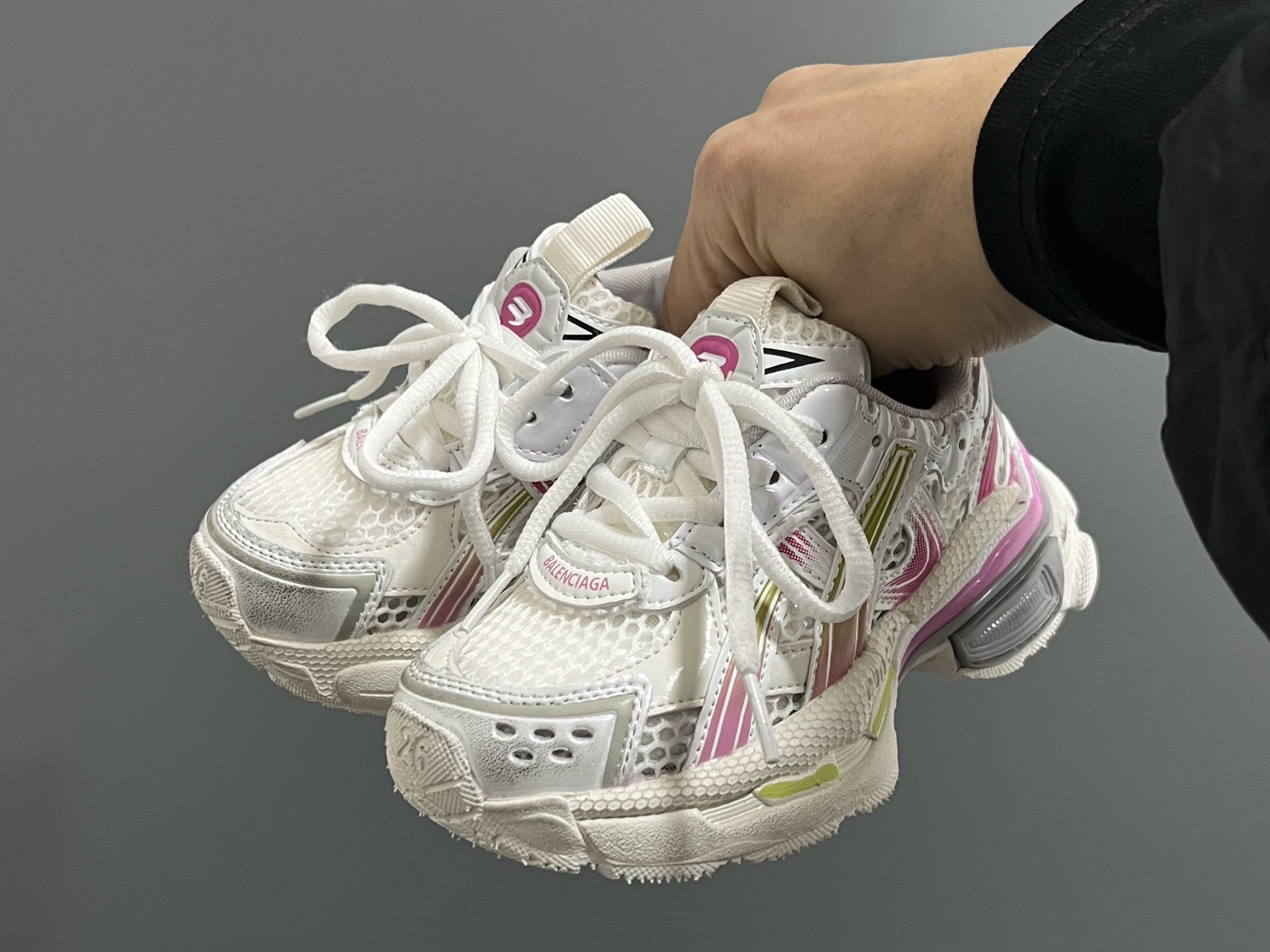 图片[2]-巴黎世家新款网面7.5代儿童魔术贴老爹鞋 尺码：26-37码 经典巴黎世家7.5老爹款式🆕 网面设计，透气又舒适☁️ 魔术贴设计，穿脱超方便✌🏻 耐磨防滑大底，脚感不言而喻✔️-选品中心