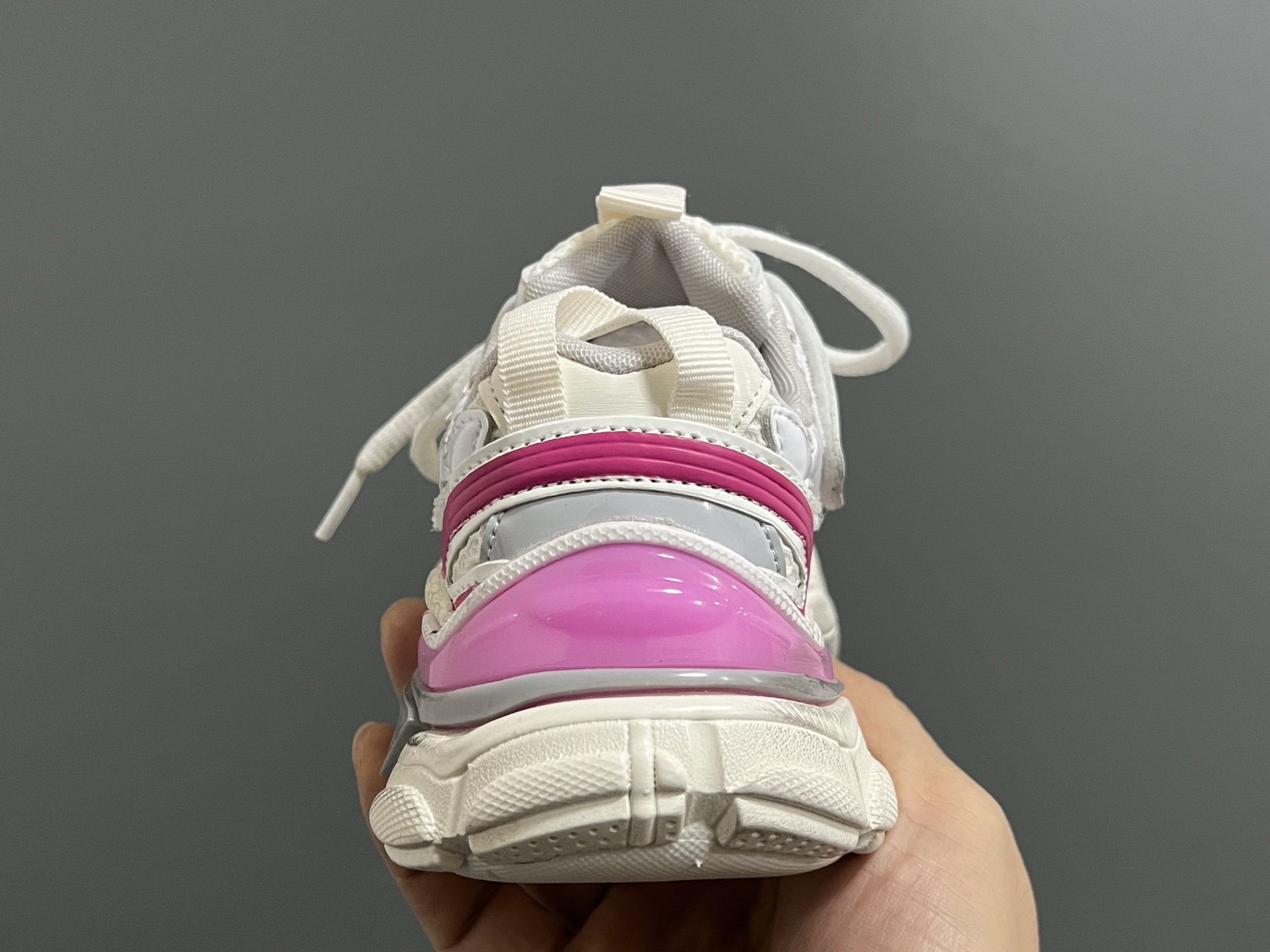 图片[7]-巴黎世家新款网面7.5代儿童魔术贴老爹鞋 尺码：26-37码 经典巴黎世家7.5老爹款式🆕 网面设计，透气又舒适☁️ 魔术贴设计，穿脱超方便✌🏻 耐磨防滑大底，脚感不言而喻✔️-选品中心