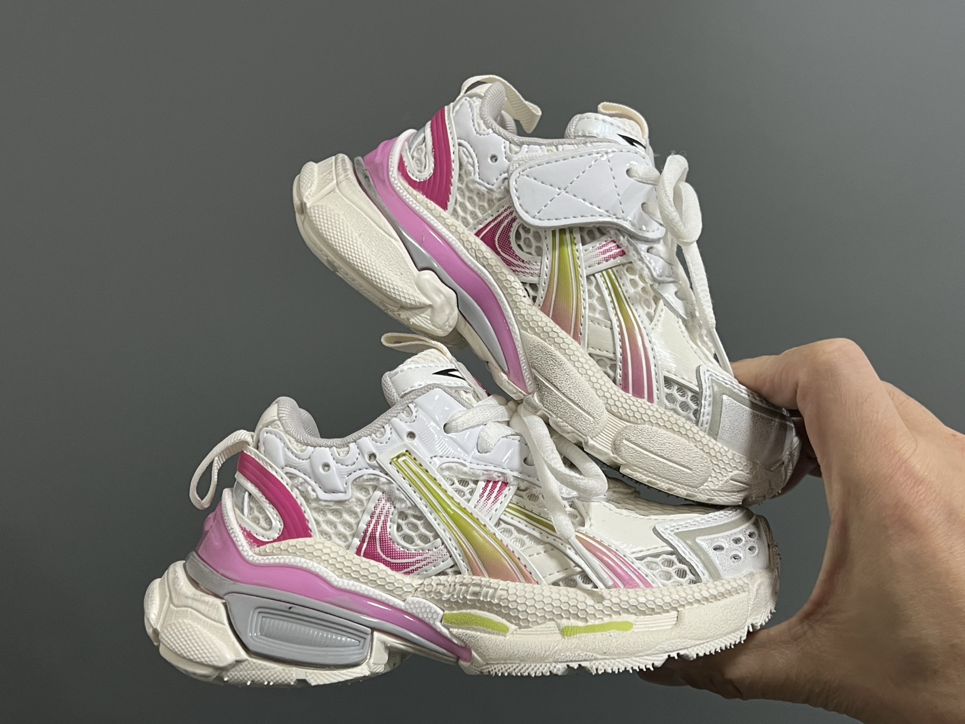 图片[9]-巴黎世家新款网面7.5代儿童魔术贴老爹鞋 尺码：26-37码 经典巴黎世家7.5老爹款式🆕 网面设计，透气又舒适☁️ 魔术贴设计，穿脱超方便✌🏻 耐磨防滑大底，脚感不言而喻✔️-选品中心