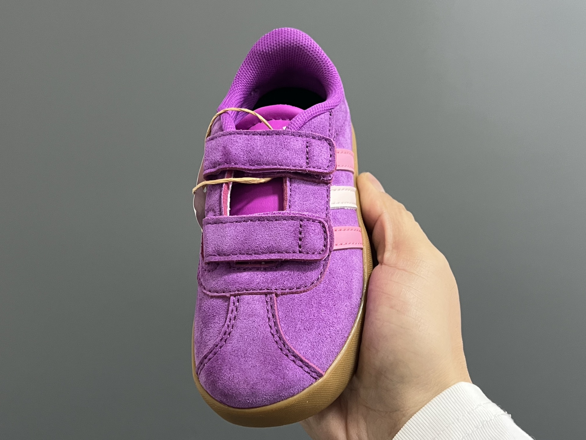 图片[3]-AD学院风儿童魔术贴休闲鞋22-37码 22-27码双扣魔术贴 28-37码魔术贴➕松紧带 优质皮料，质感超高级‼️魔术贴设计，穿脱方便✌🏻 耐磨防滑大底，满足日常生活👍🏻-选品中心