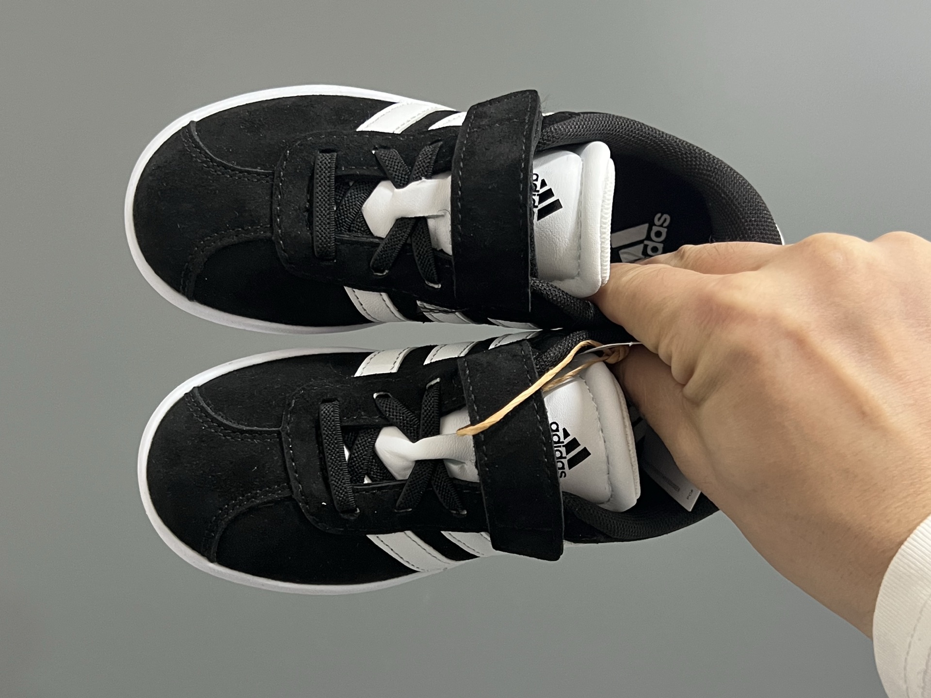 图片[2]-AD学院风儿童魔术贴休闲鞋22-37码 22-27码双扣魔术贴 28-37码魔术贴➕松紧带 优质皮料，质感超高级‼️魔术贴设计，穿脱方便✌🏻 耐磨防滑大底，满足日常生活👍🏻-选品中心