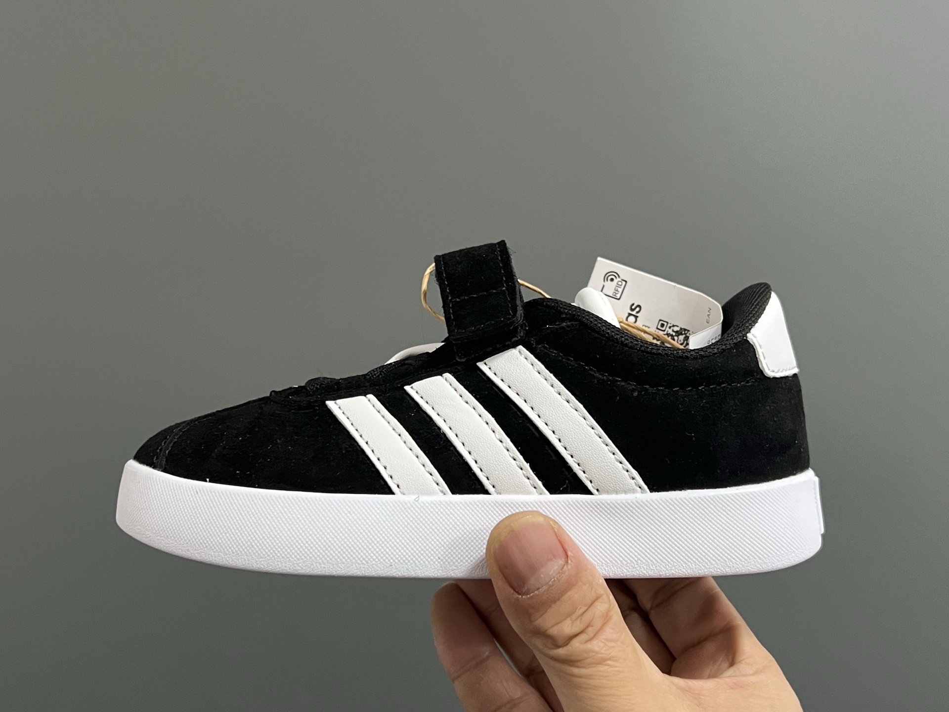 图片[4]-AD学院风儿童魔术贴休闲鞋22-37码 22-27码双扣魔术贴 28-37码魔术贴➕松紧带 优质皮料，质感超高级‼️魔术贴设计，穿脱方便✌🏻 耐磨防滑大底，满足日常生活👍🏻-选品中心